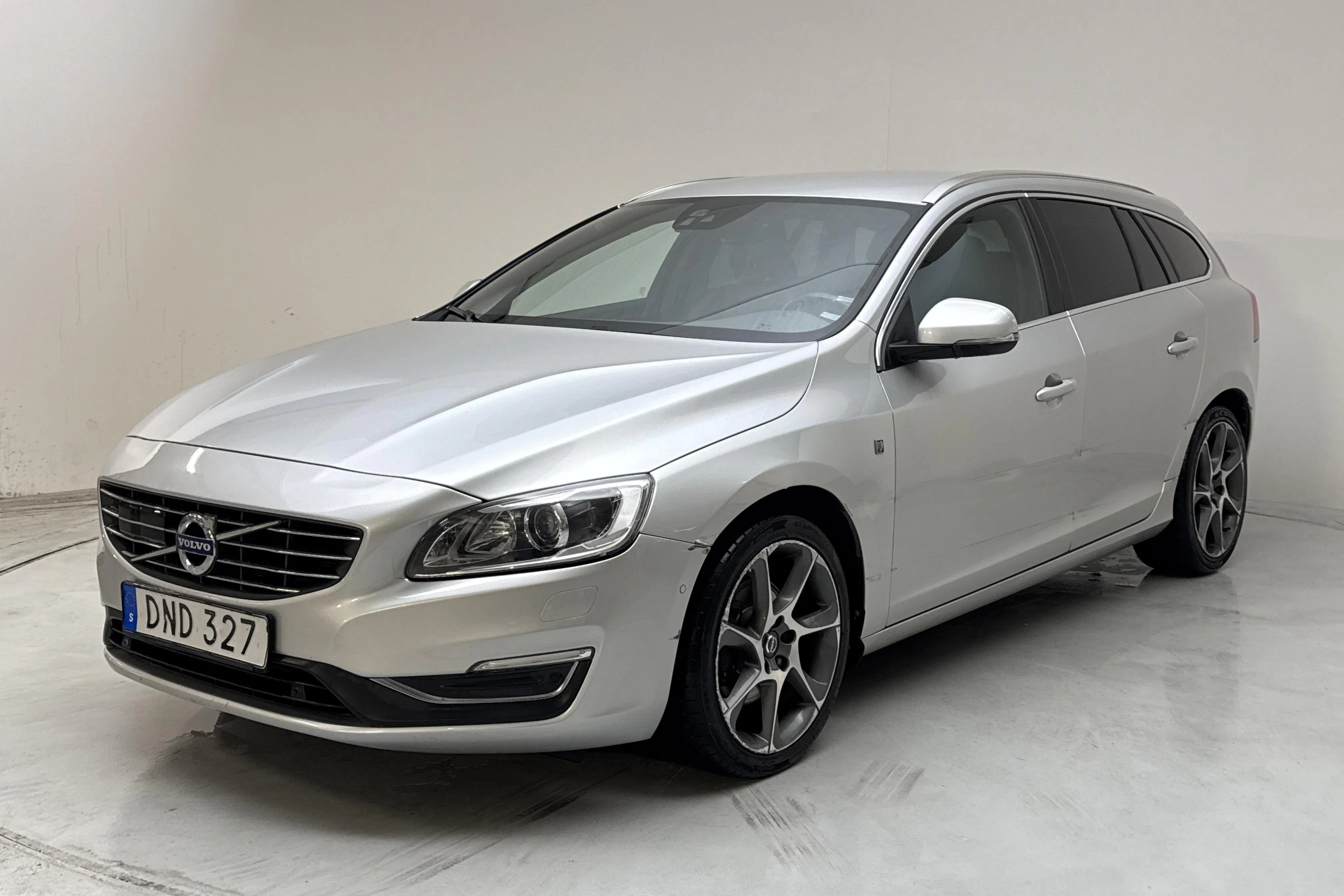 Presentation photo 1 of 19: Volvo V60 D4 (181hk) - 229 500 km - Automatic - silver - 2015