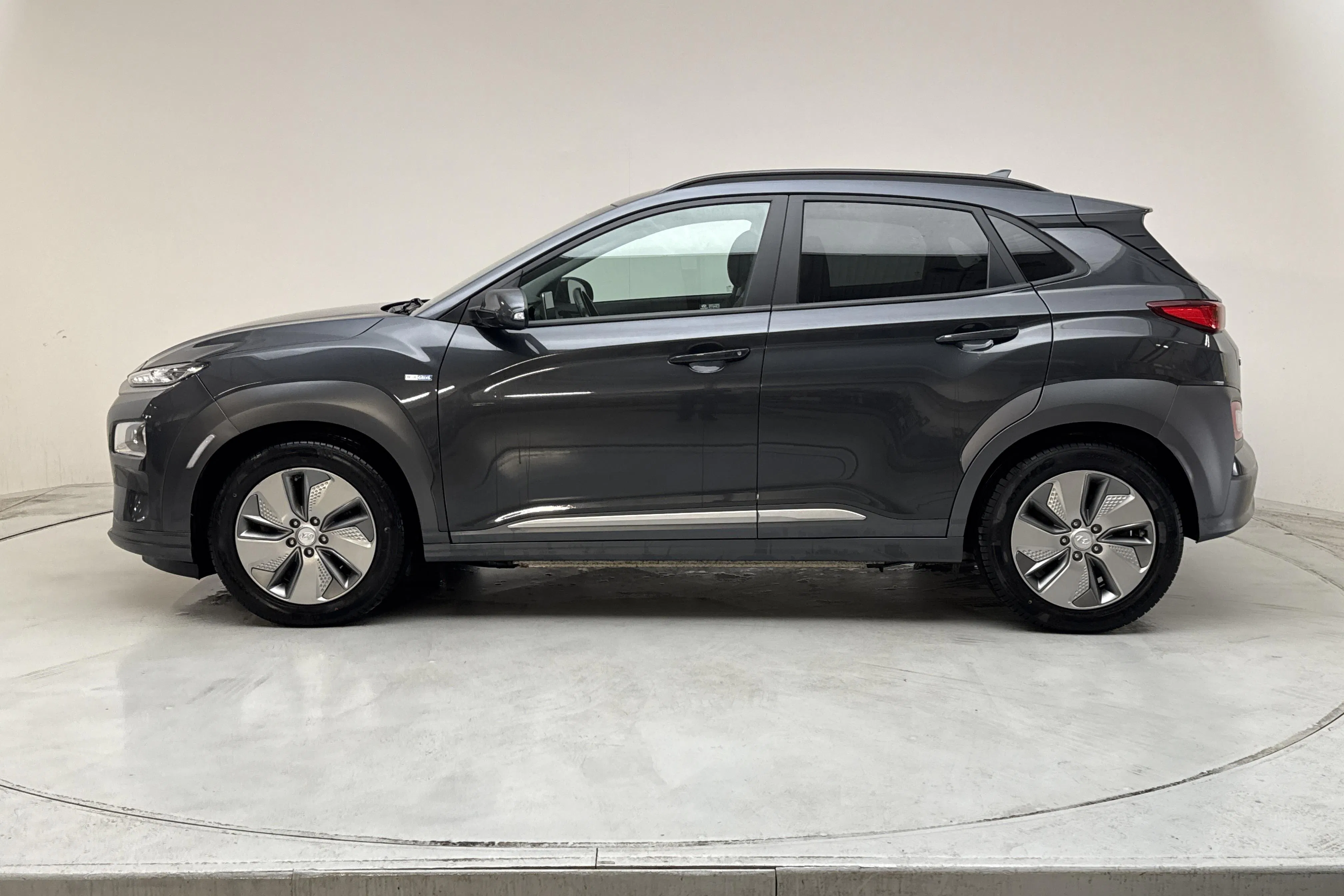 Presentation photo 2 of 17: Hyundai Kona Electric Long Range 64kWh (204hk) - 82 790 km - Automatic - gray - 2020