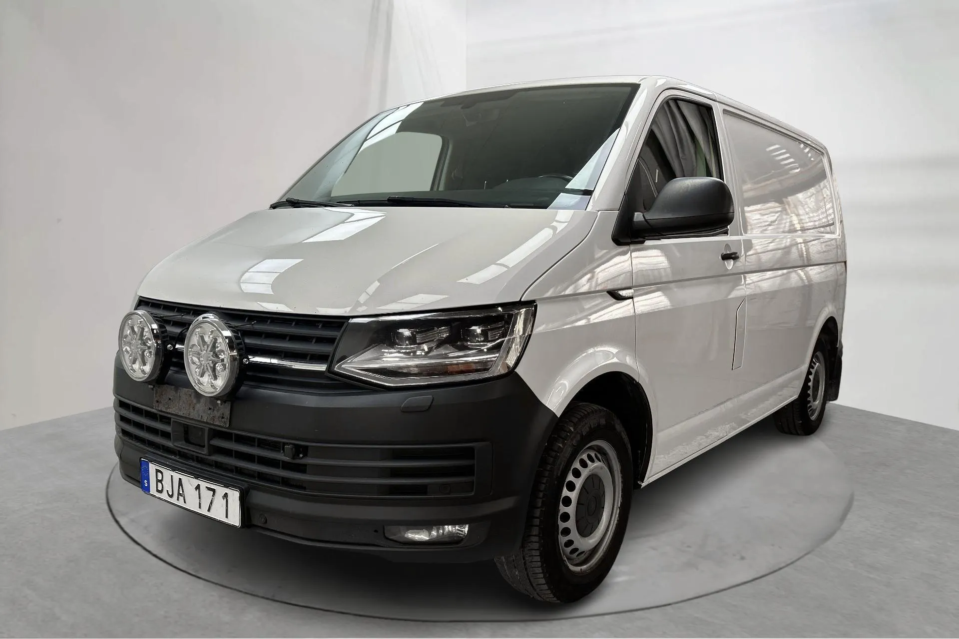 Presentation photo 1 of 16: VW Transporter T6 2.0 TDI BMT Skåp 4MOTION (150hk) - 121 710 km - Automatic - white - 2017