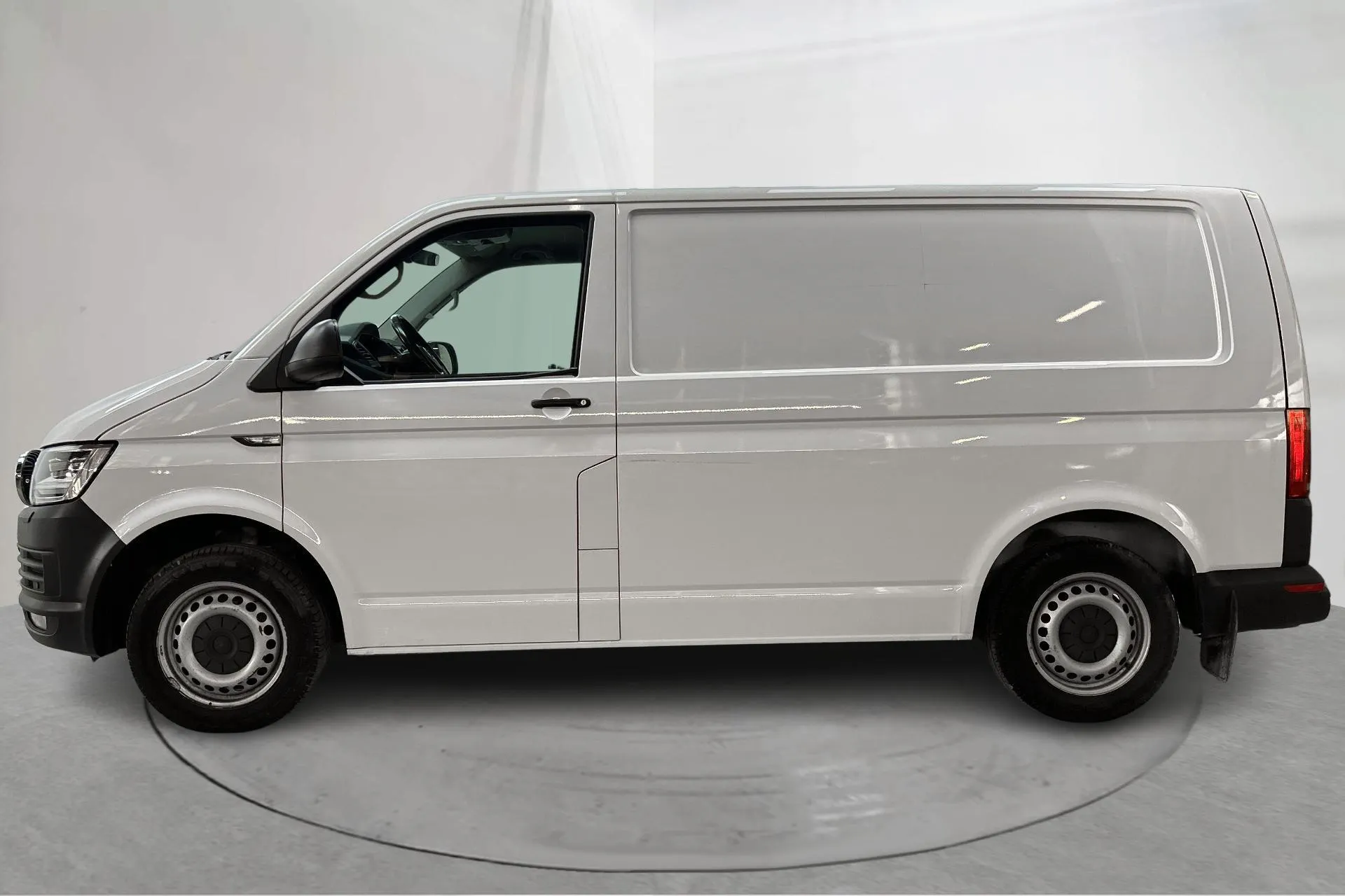 Presentation photo 2 of 16: VW Transporter T6 2.0 TDI BMT Skåp 4MOTION (150hk) - 121 710 km - Automatic - white - 2017