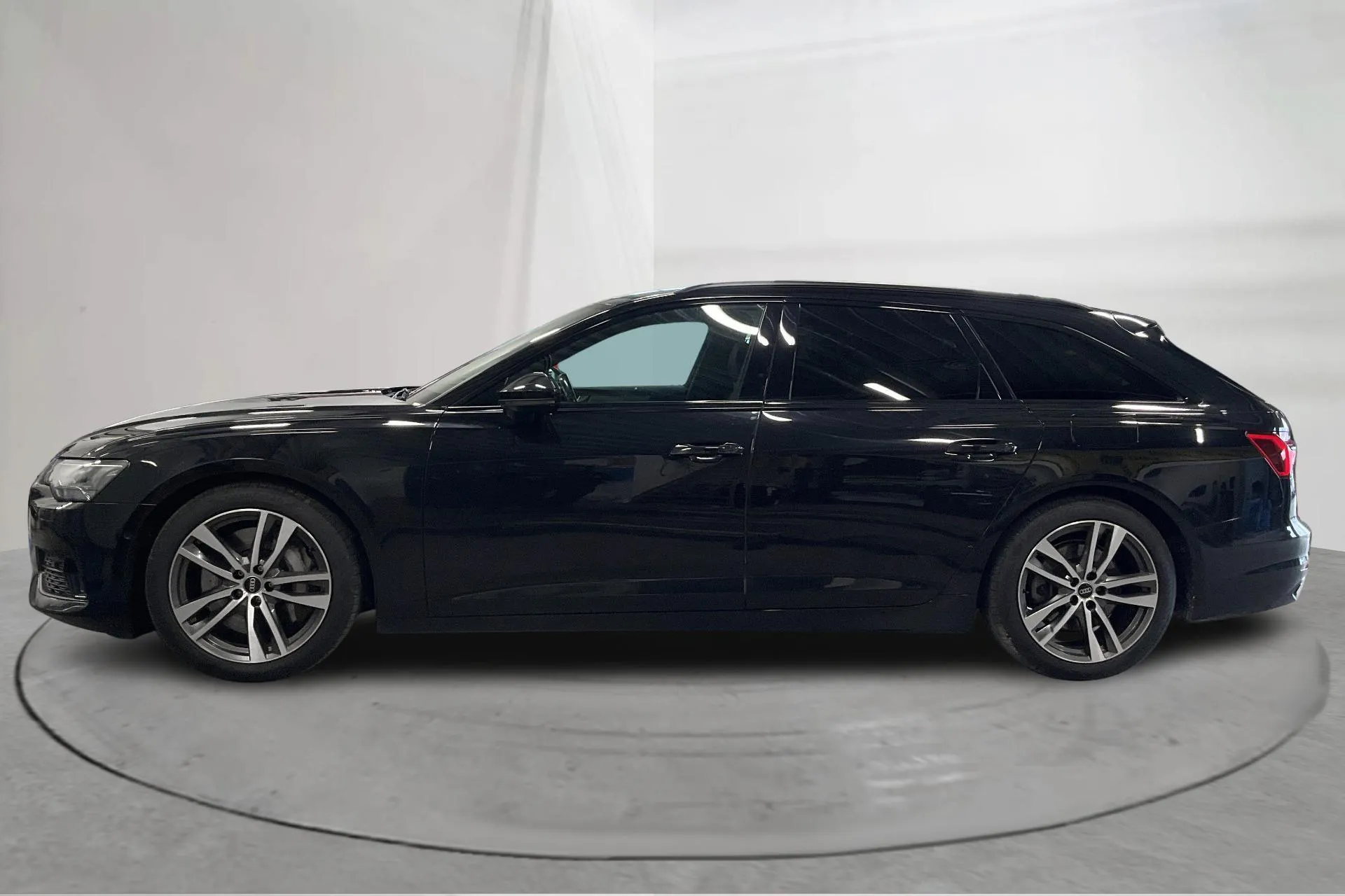 Presentationsfoto 2 av 20: Audi A6 Avant 50 TFSI e quattro (299hk) - 14 074 mil - Automat - svart - 2023
