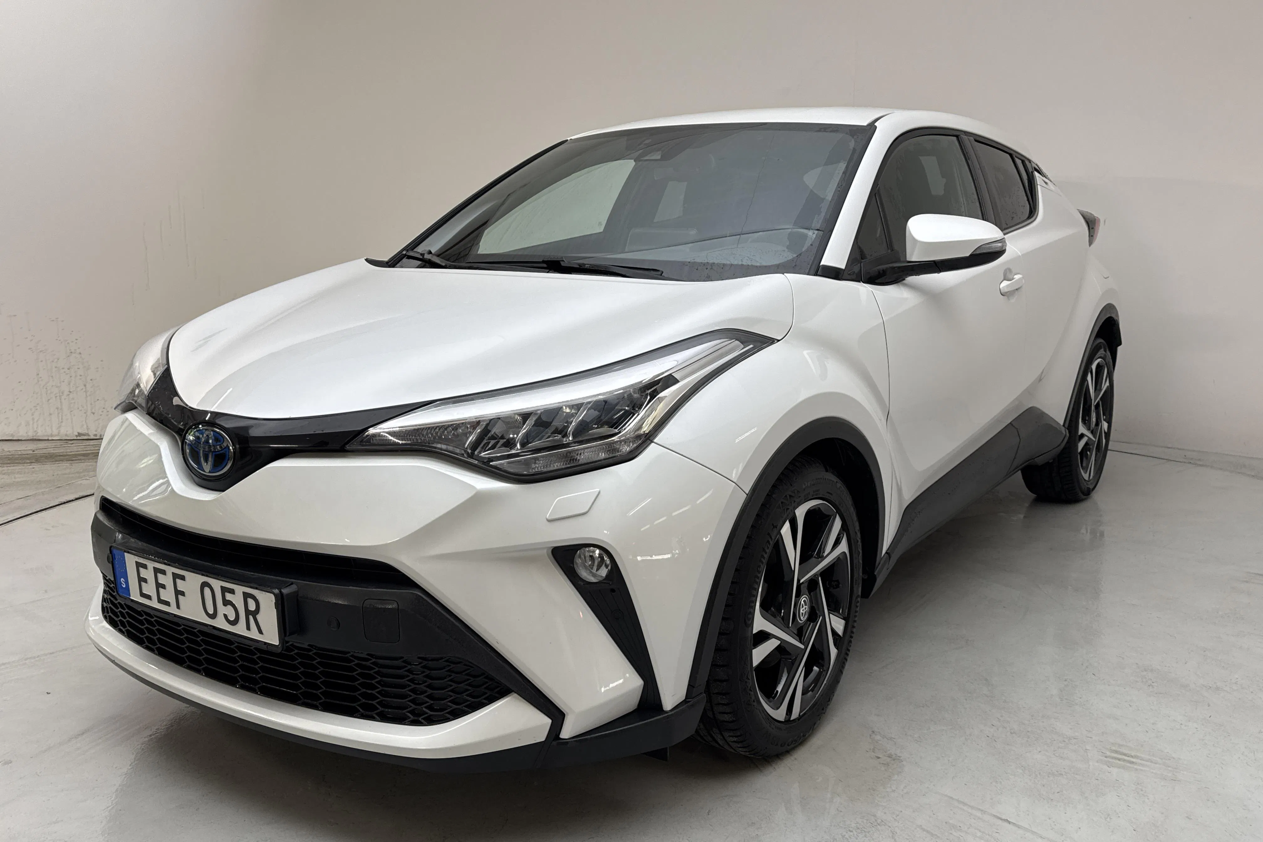 Presentation photo 1 of 14: Toyota C-HR 1.8 HSD (122hk) - 110 410 km - Automatic - white - 2022