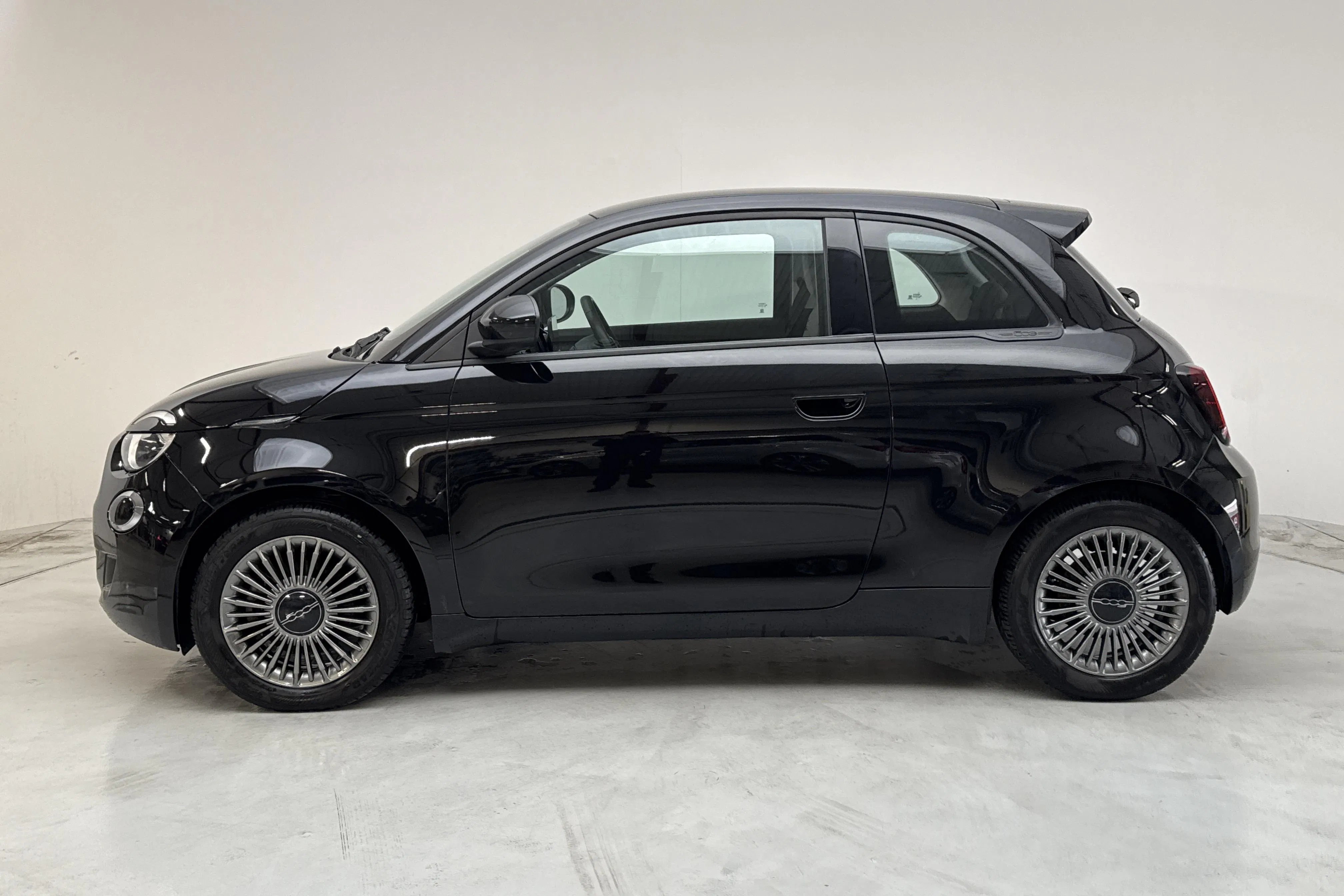 Presentation photo 2 of 15: Fiat 500e (118hk) - 46 520 km - Automatic - black - 2022