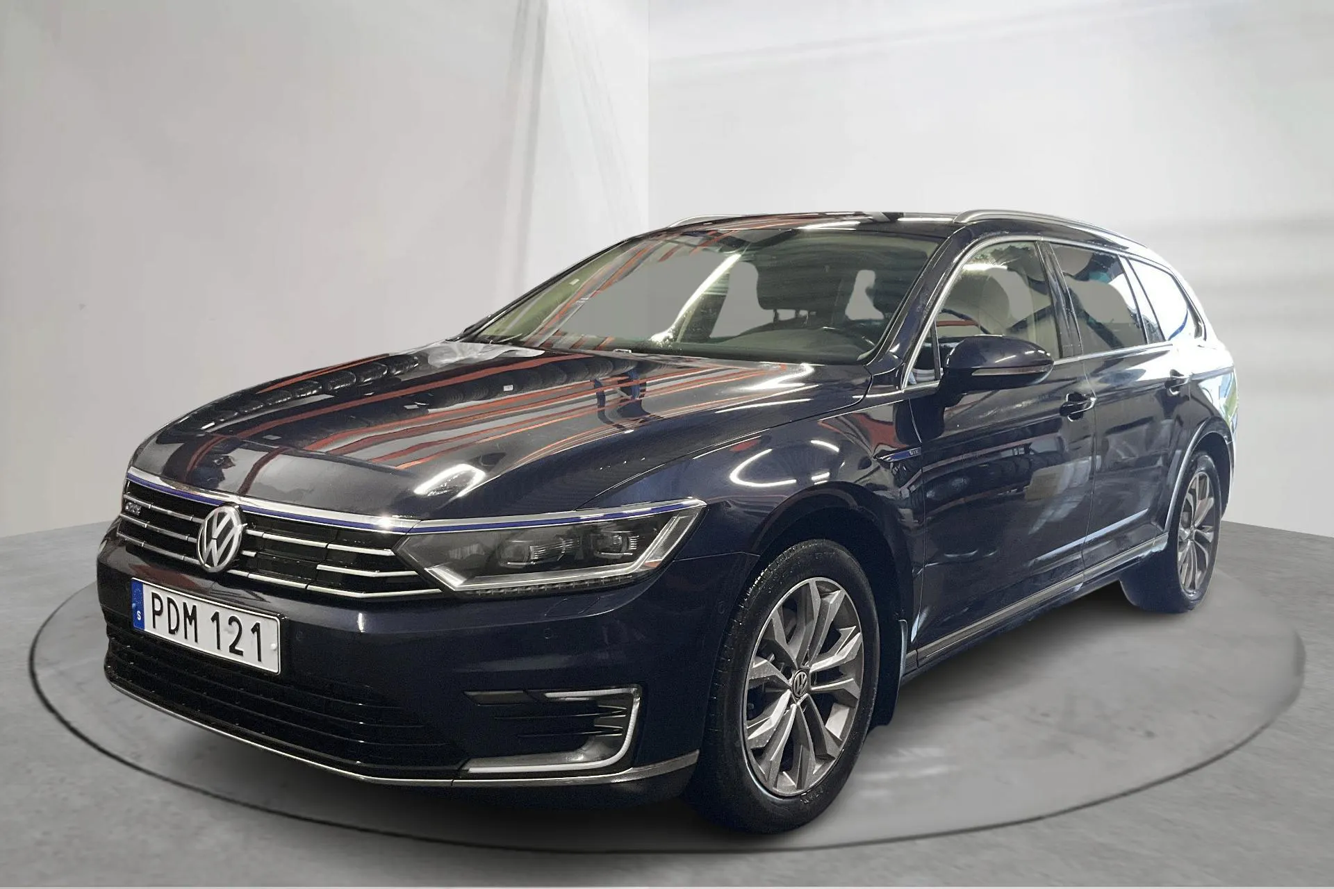 Presentation photo 1 of 19: VW Passat 1.4 Plug-in-Hybrid Sportscombi (218hk) - 219 840 km - Automatic - dark blue - 2017