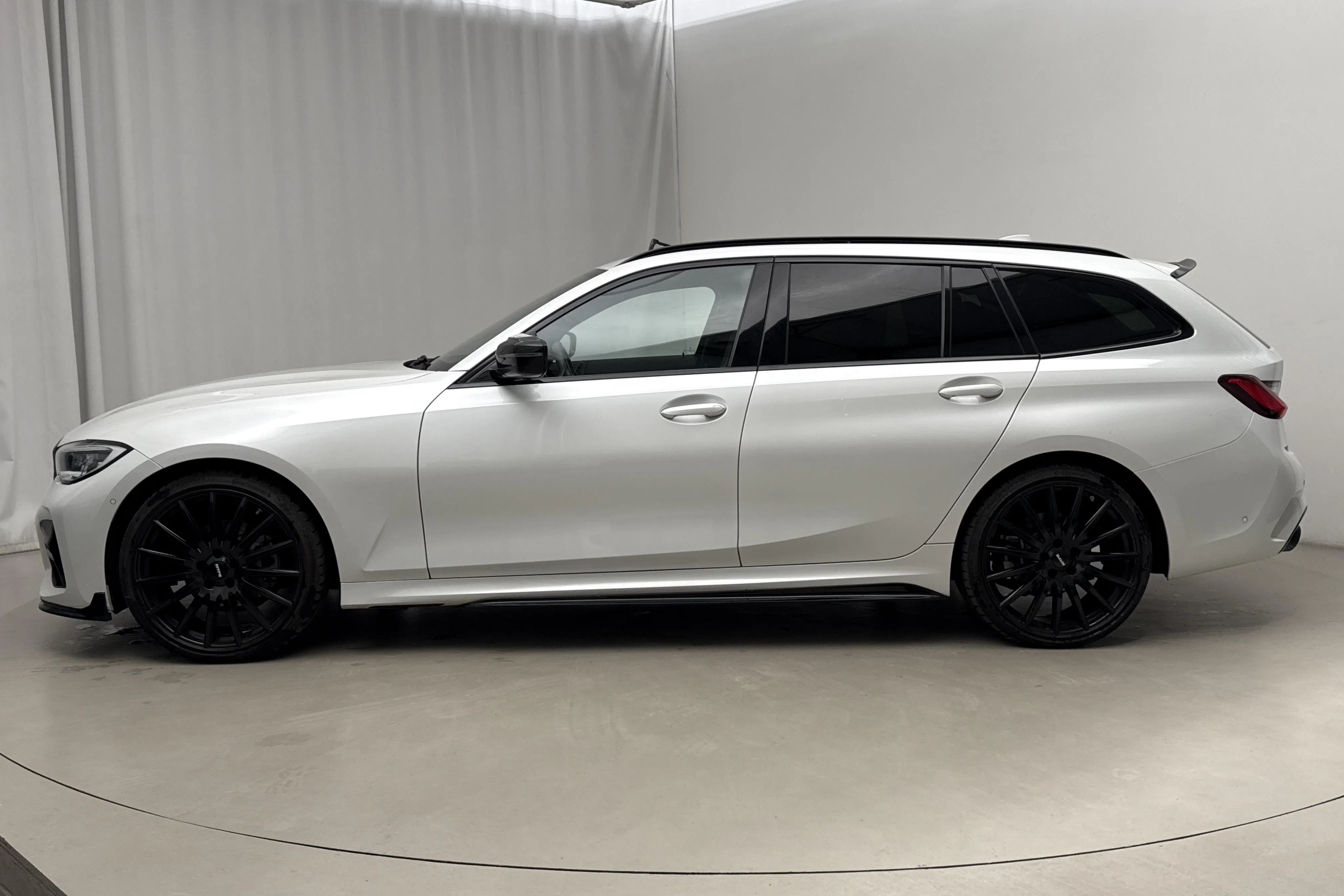 Presentation photo 2 of 27: BMW 320d xDrive Touring, G21 (190hk) - 140 600 km - Automatic - white - 2020