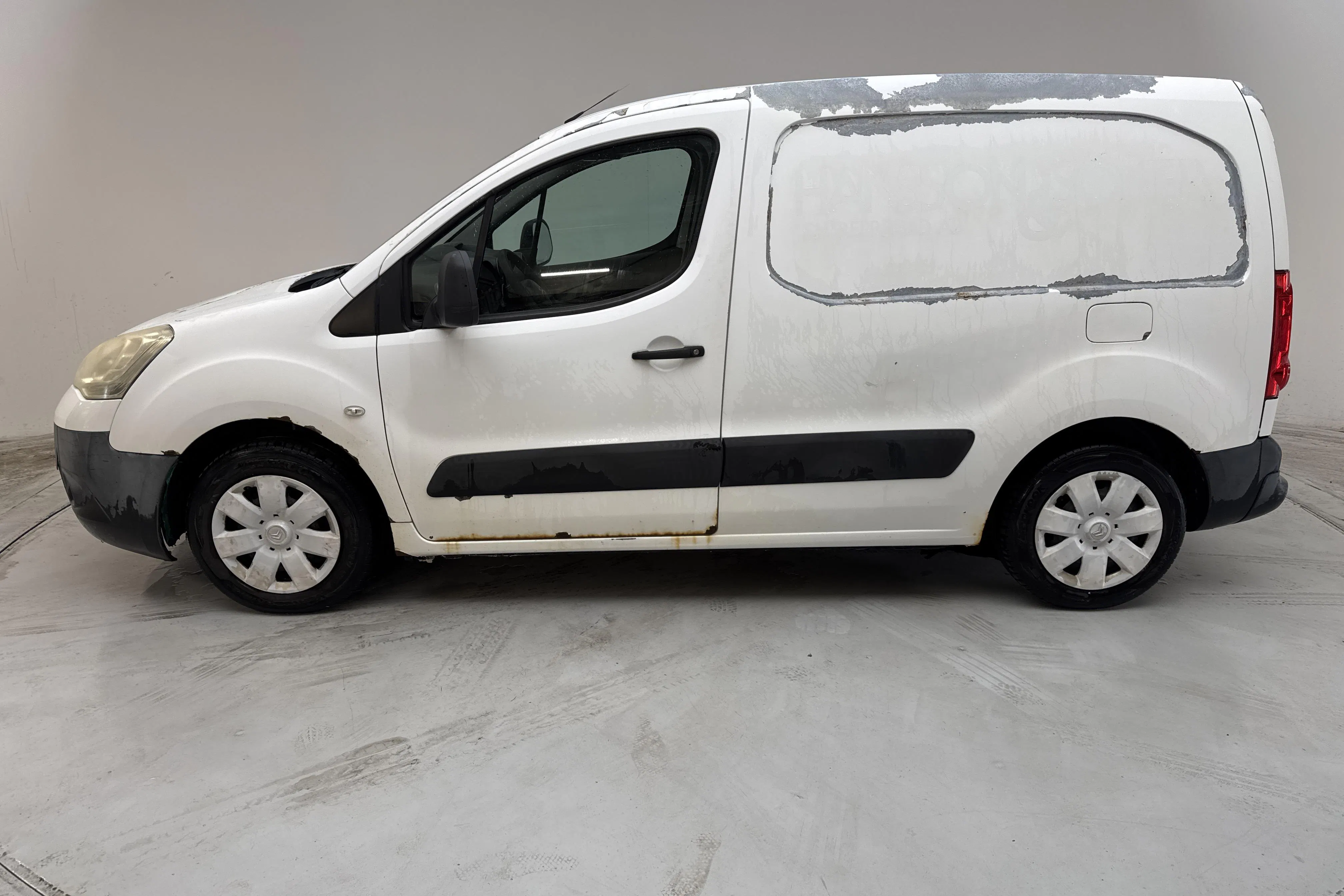 Presentation photo 2 of 10: Citroën Berlingo III 1.6 HDi Skåp (90hk) - 217 070 km - Manual - white - 2011