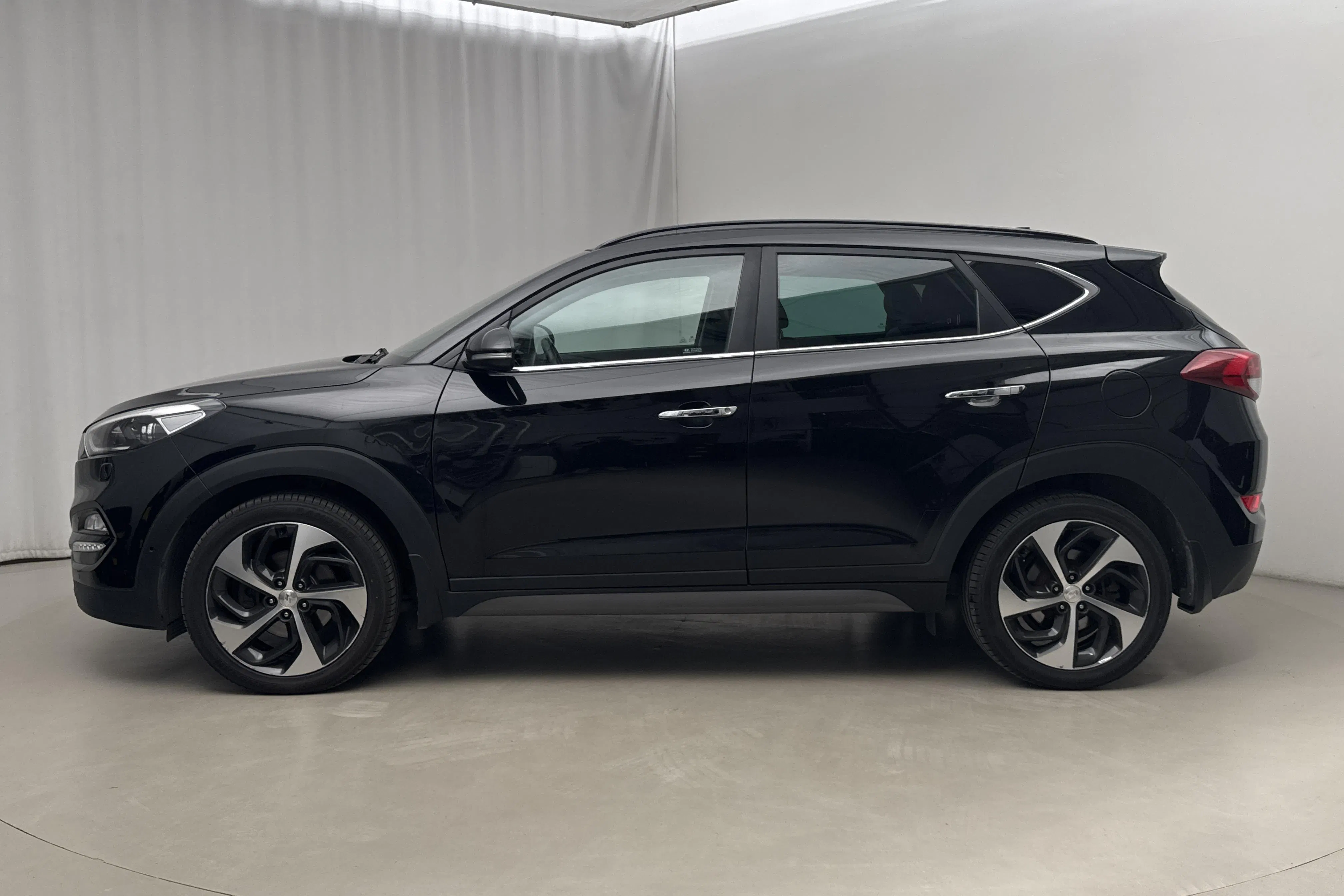 Presentation photo 2 of 17: Hyundai Tucson 2.0 D 4WD (184hk) - 154 790 km - Automatic - black - 2017