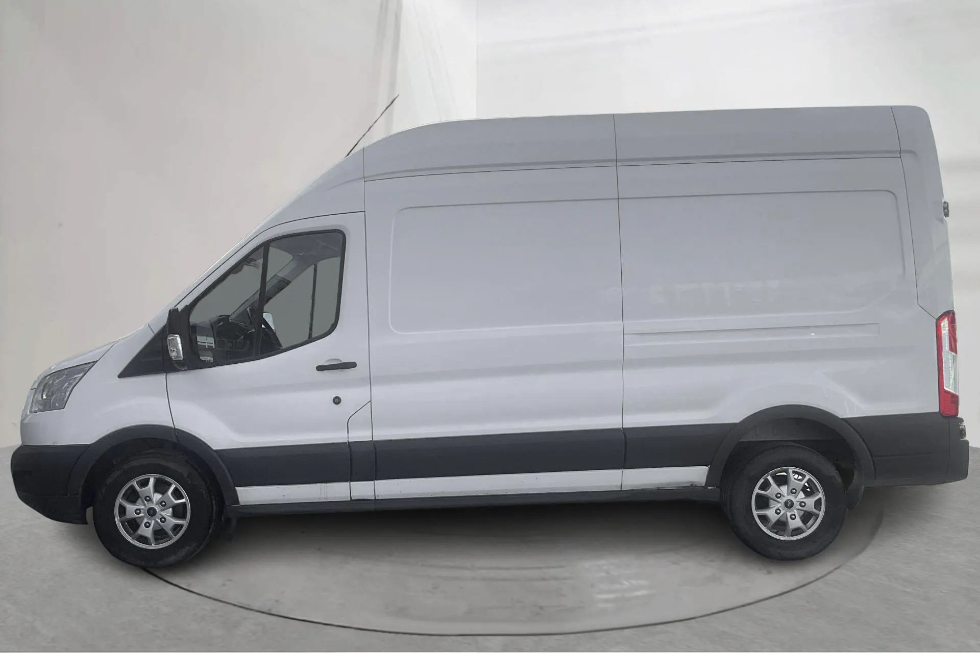 Presentation photo 2 of 16: Ford Transit 350 2.2 TDCi Skåp AWD (125hk) - 230 900 km - Manual - white - 2016