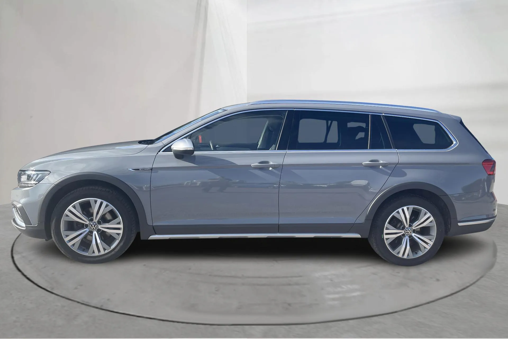 Presentation photo 2 of 21: VW Passat Alltrack 2.0 TDI Sportscombi 4Motion (200hk) - 128 550 km - Automatic - gray - 2024