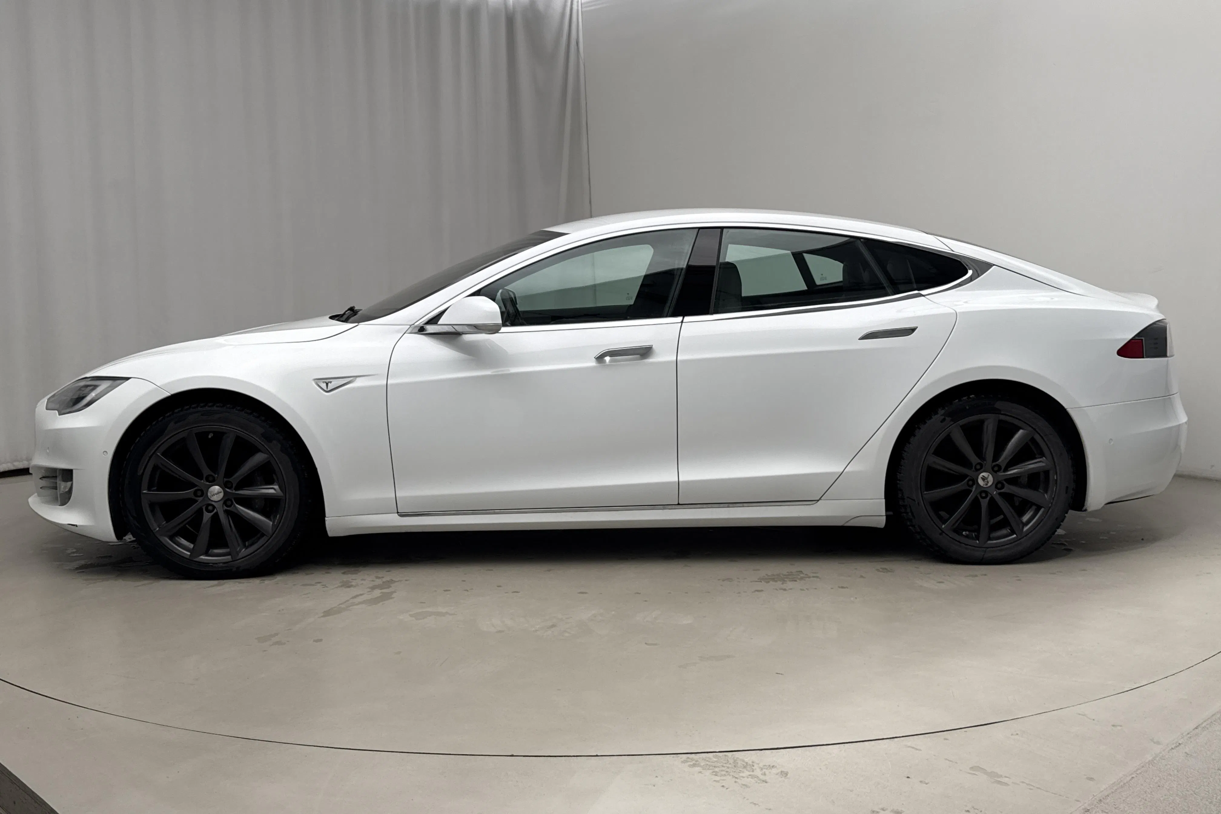 Presentation photo 2 of 20: Tesla Model S 90D - 253 770 km - Automatic - white - 2016