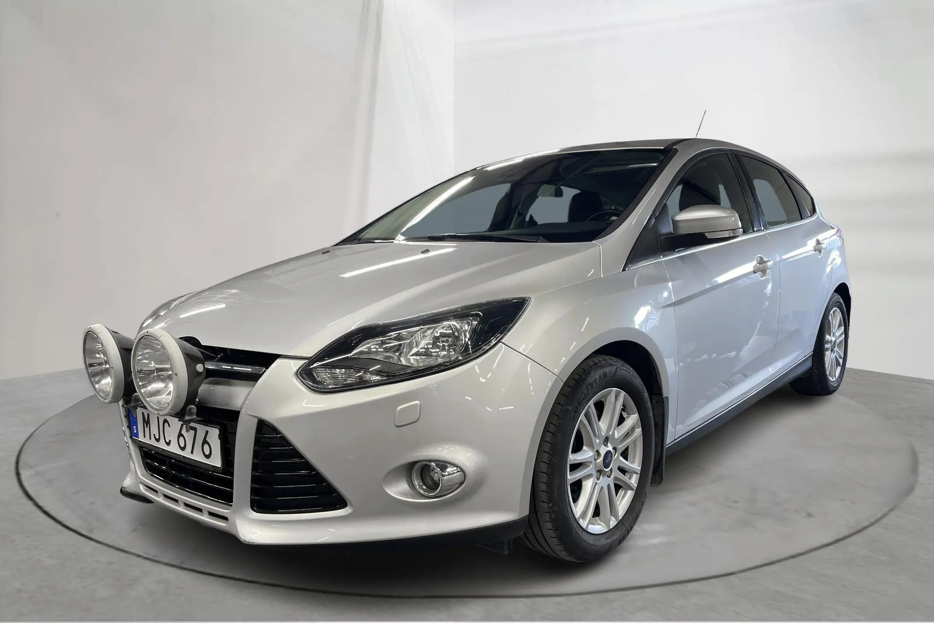Presentation photo 1 of 17: Ford Focus 1.6 Flexifuel 5dr (150hk) - 142 350 km - Manual - gray - 2014