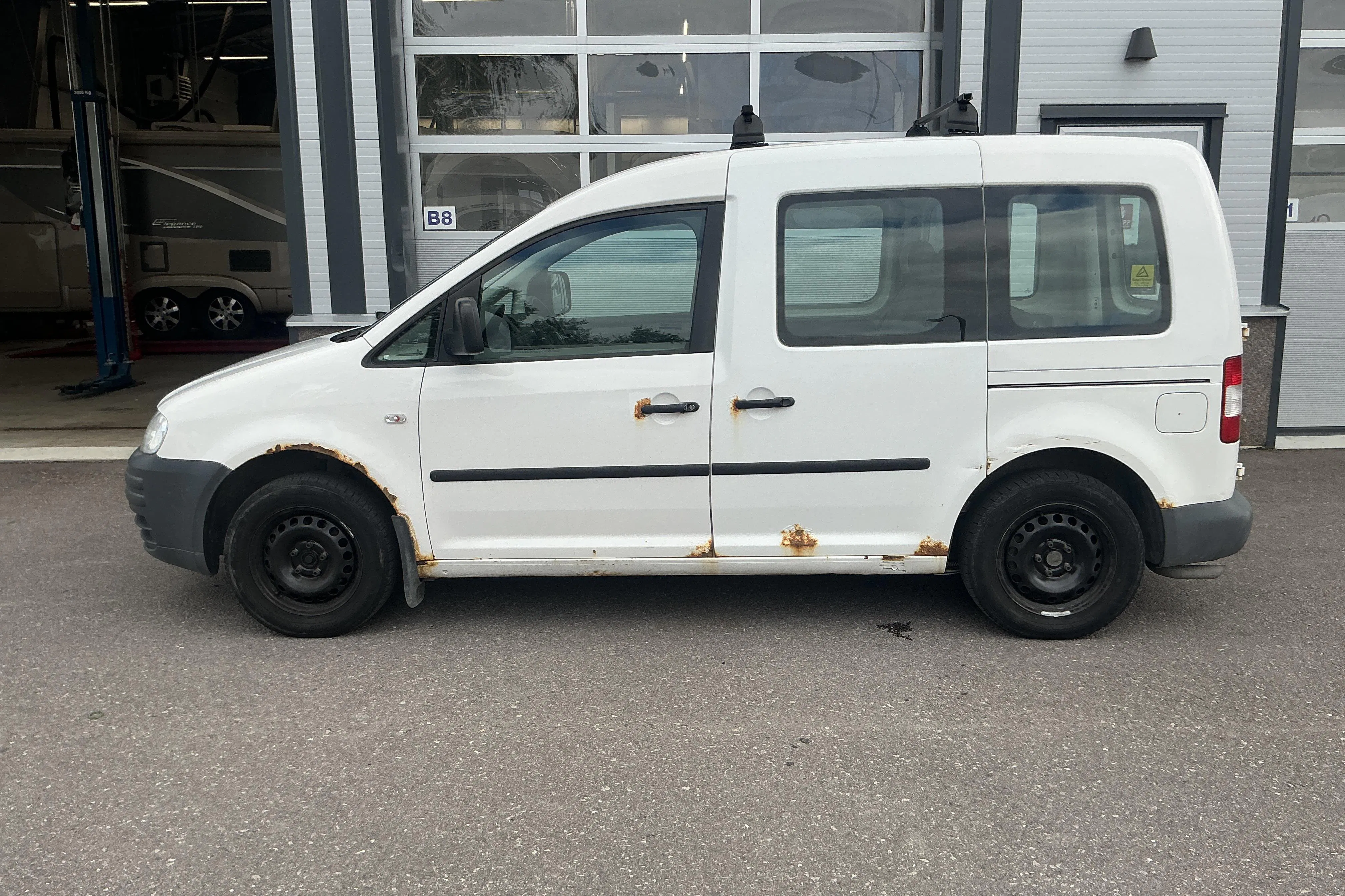 Presentationsfoto 2 av 11: VW Caddy Life 2.0 EcoFuel (109hk) - 18 707 mil - Manuell - vit - 2009