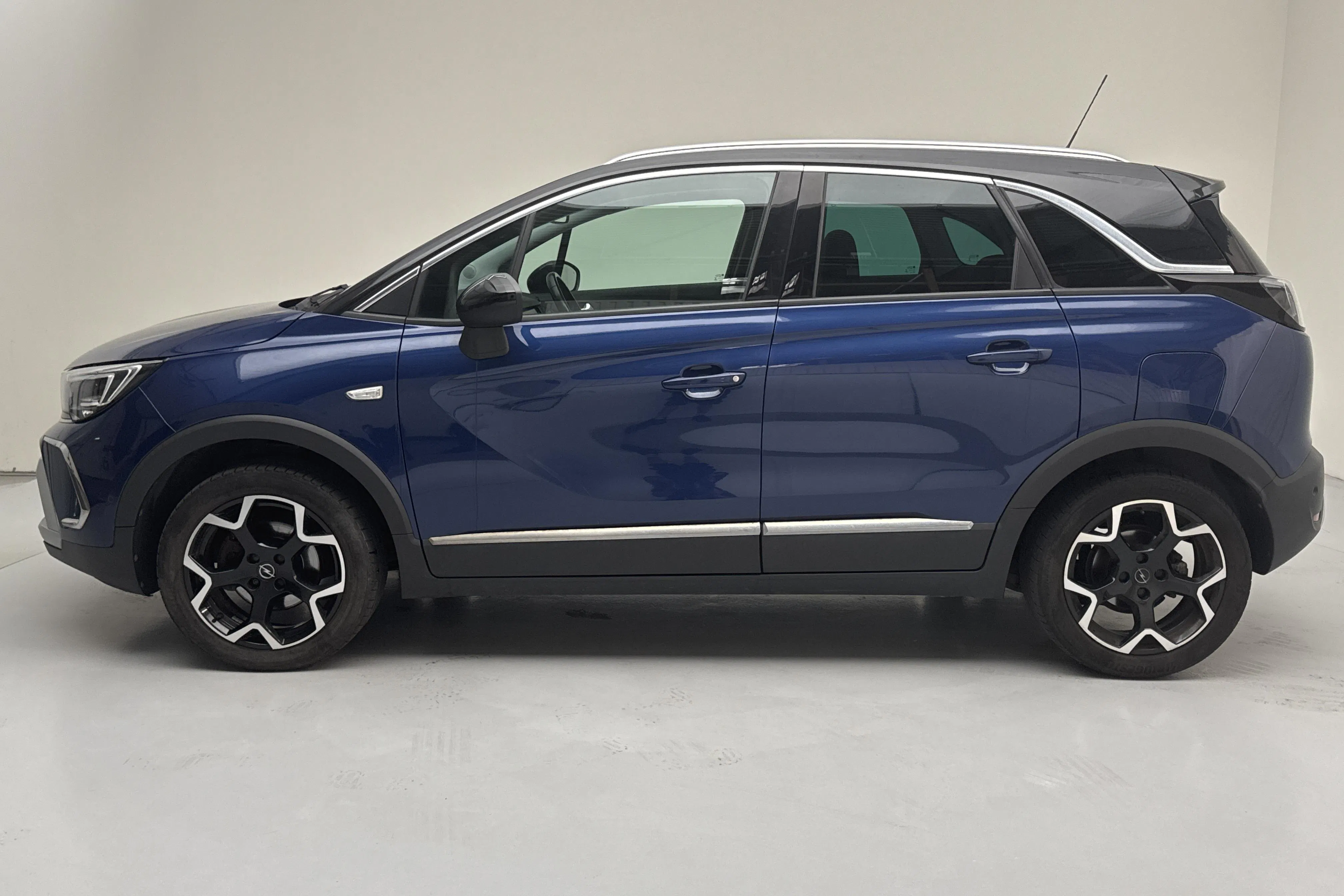 Presentation photo 2 of 15: Opel Crossland X 1.2 Turbo 5dr (130hk) - 109 780 km - Automatic - blue - 2021