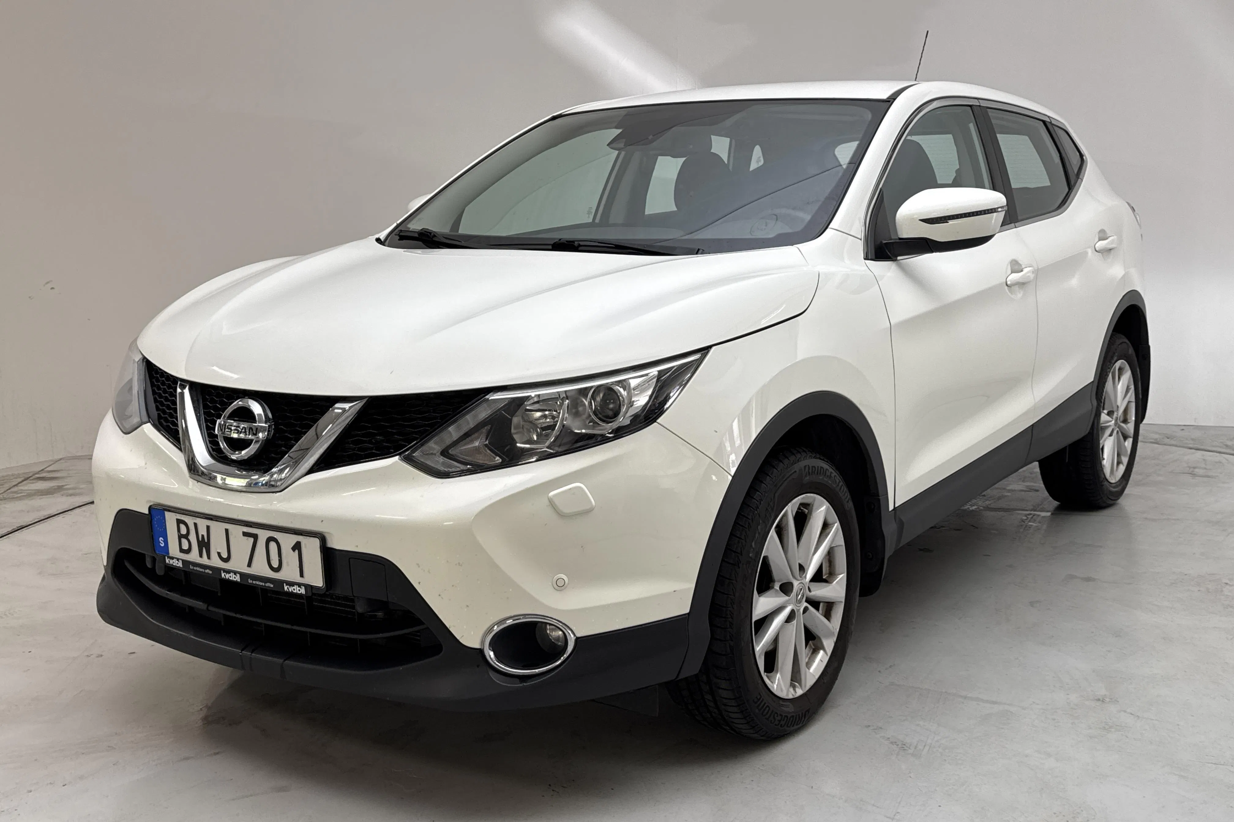 Presentationsfoto 1 av 15: Nissan Qashqai 1.2 (115hk) - 14 987 mil - Automat - vit - 2016