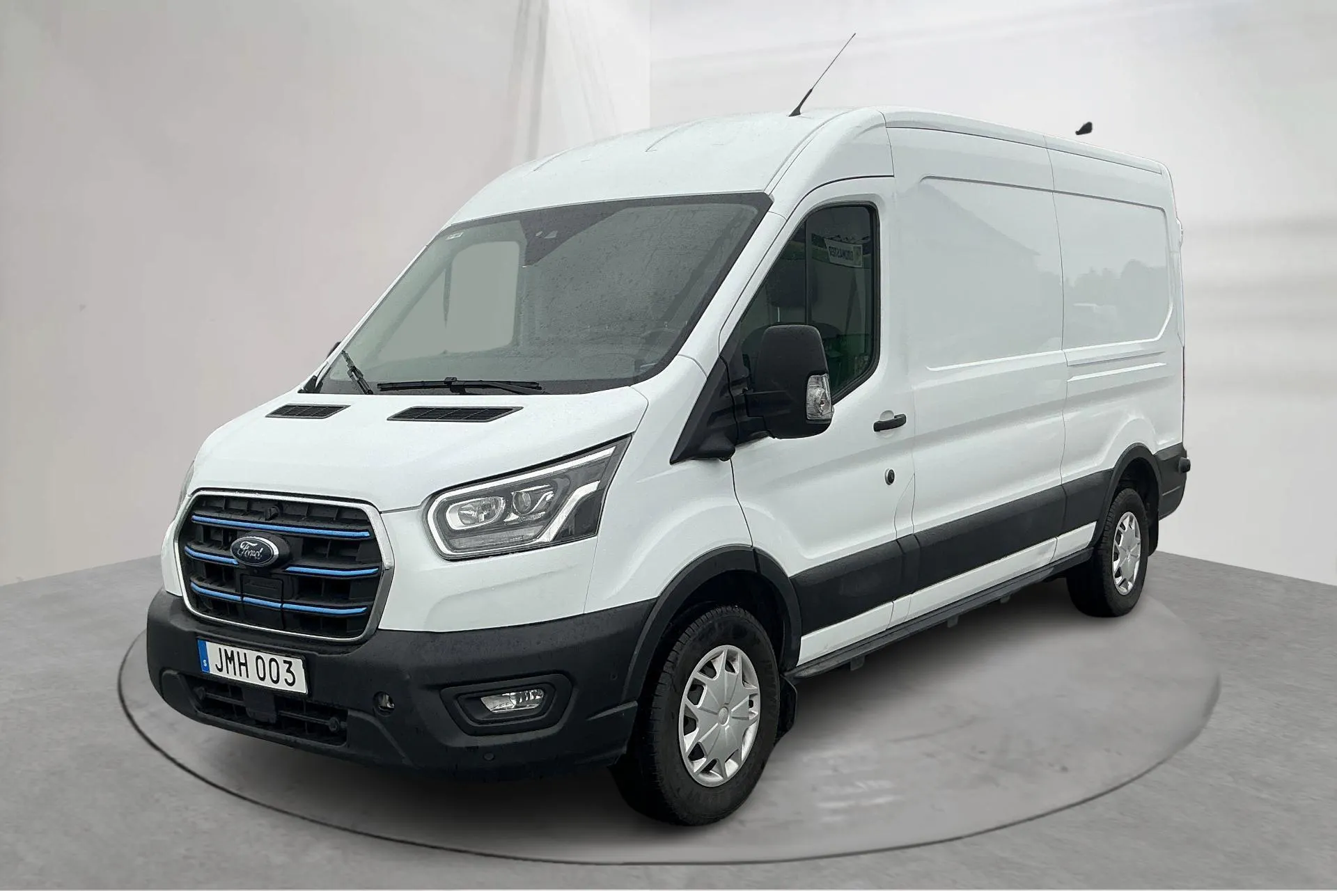 Presentationsfoto 2 av 59: Ford e-Transit 350 RWD 68kWh Skåp (184hk) - 9 225 mil - Automat - vit - 2022