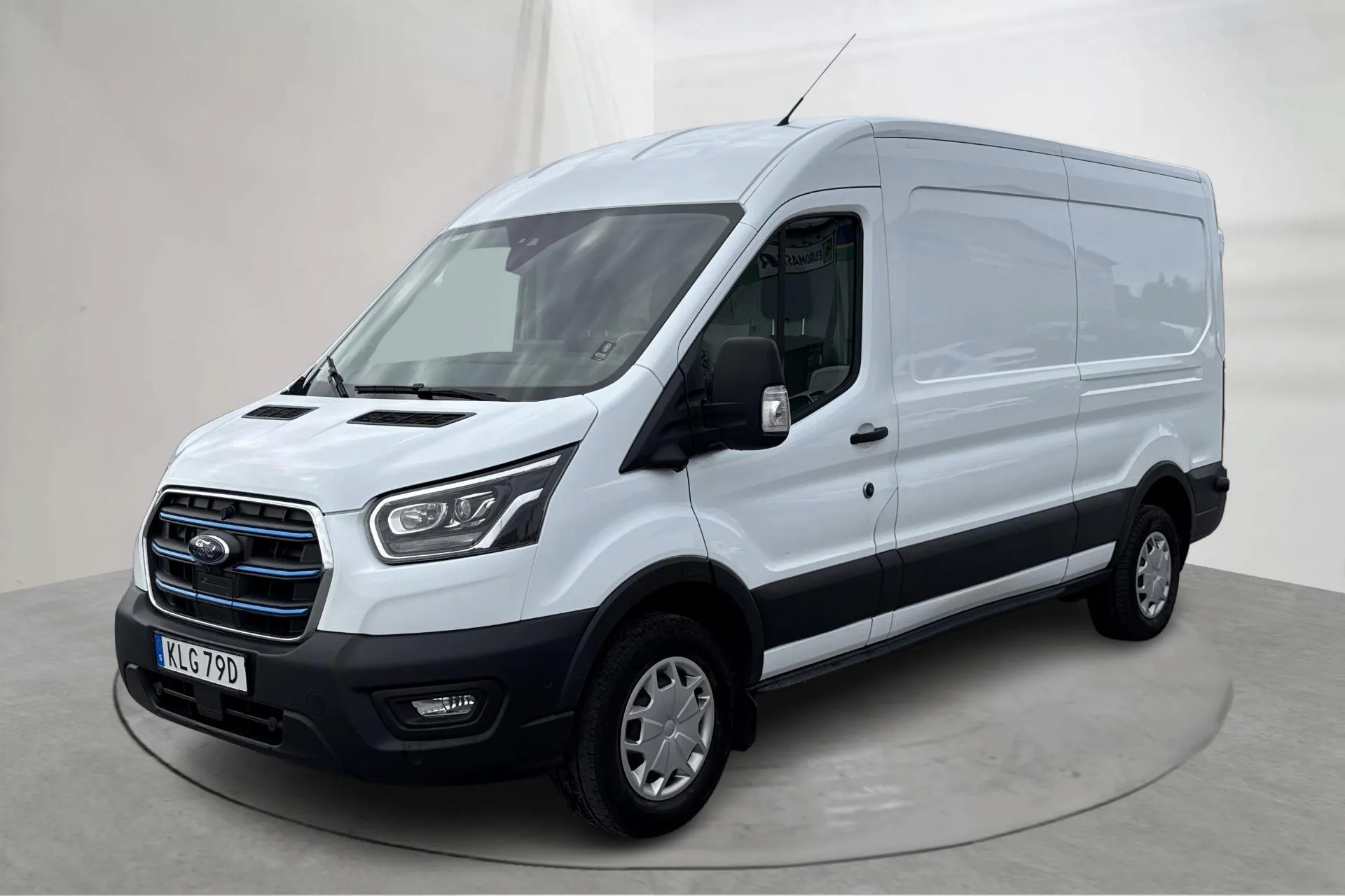 Presentationsfoto 2 av 16: Ford e-Transit 350 RWD 68kWh Skåp (184hk) - 10 704 mil - Automat - vit - 2022