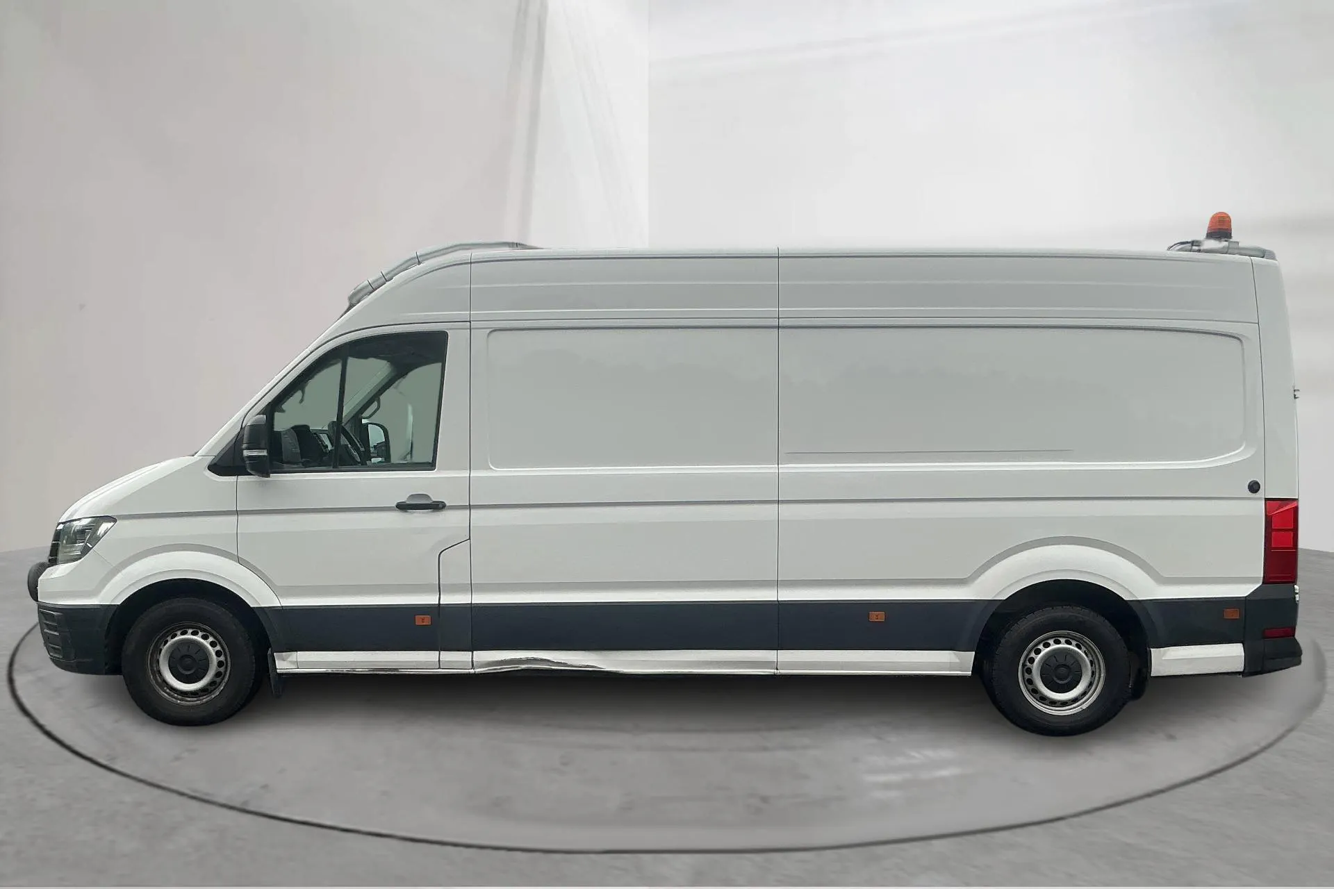 Presentation photo 2 of 18: VW Crafter 35 2.0 TDI Skåp 4Motion (177hk) - 235 370 km - Automatic - white - 2019