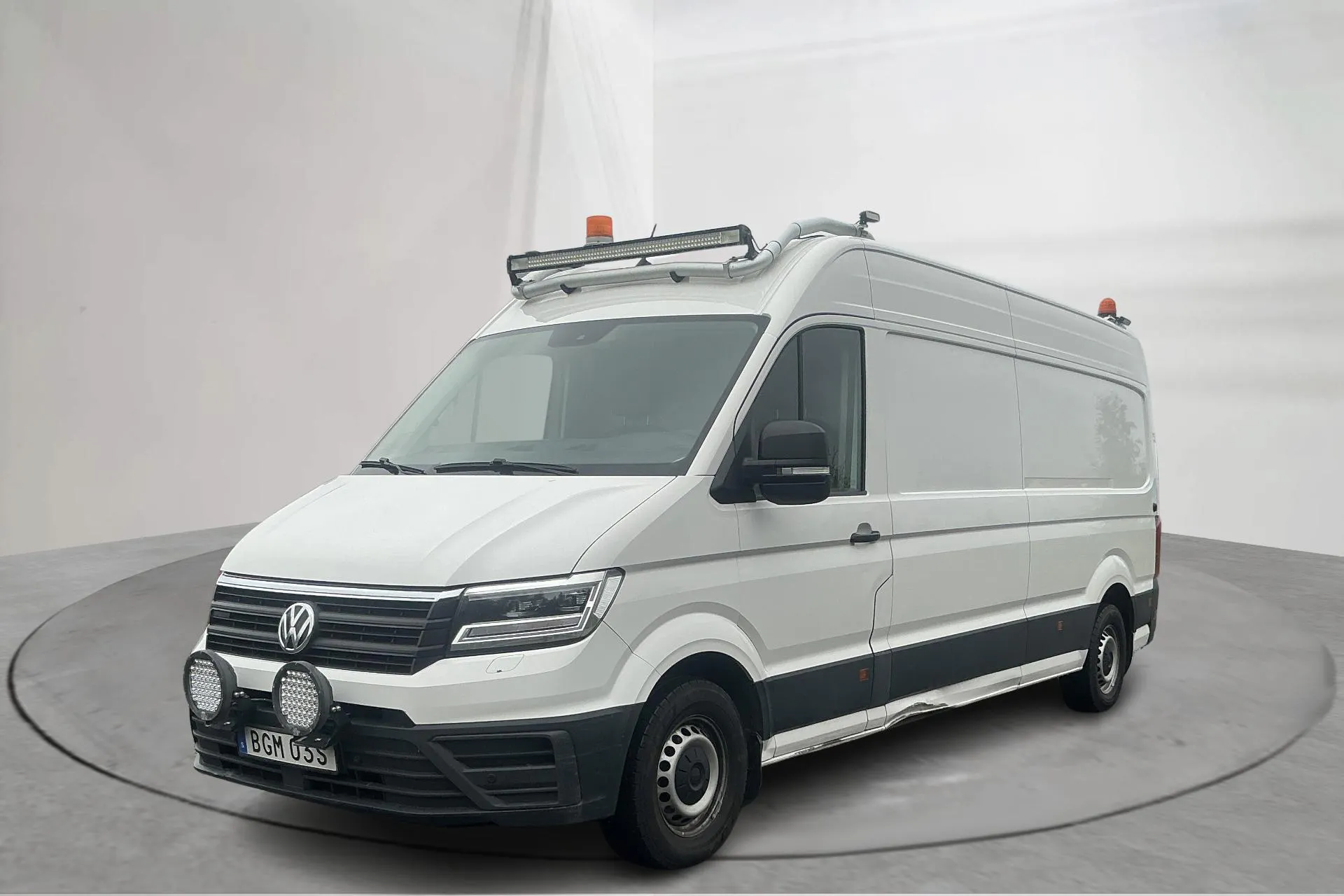 Presentation photo 1 of 18: VW Crafter 35 2.0 TDI Skåp 4Motion (177hk) - 235 370 km - Automatic - white - 2019