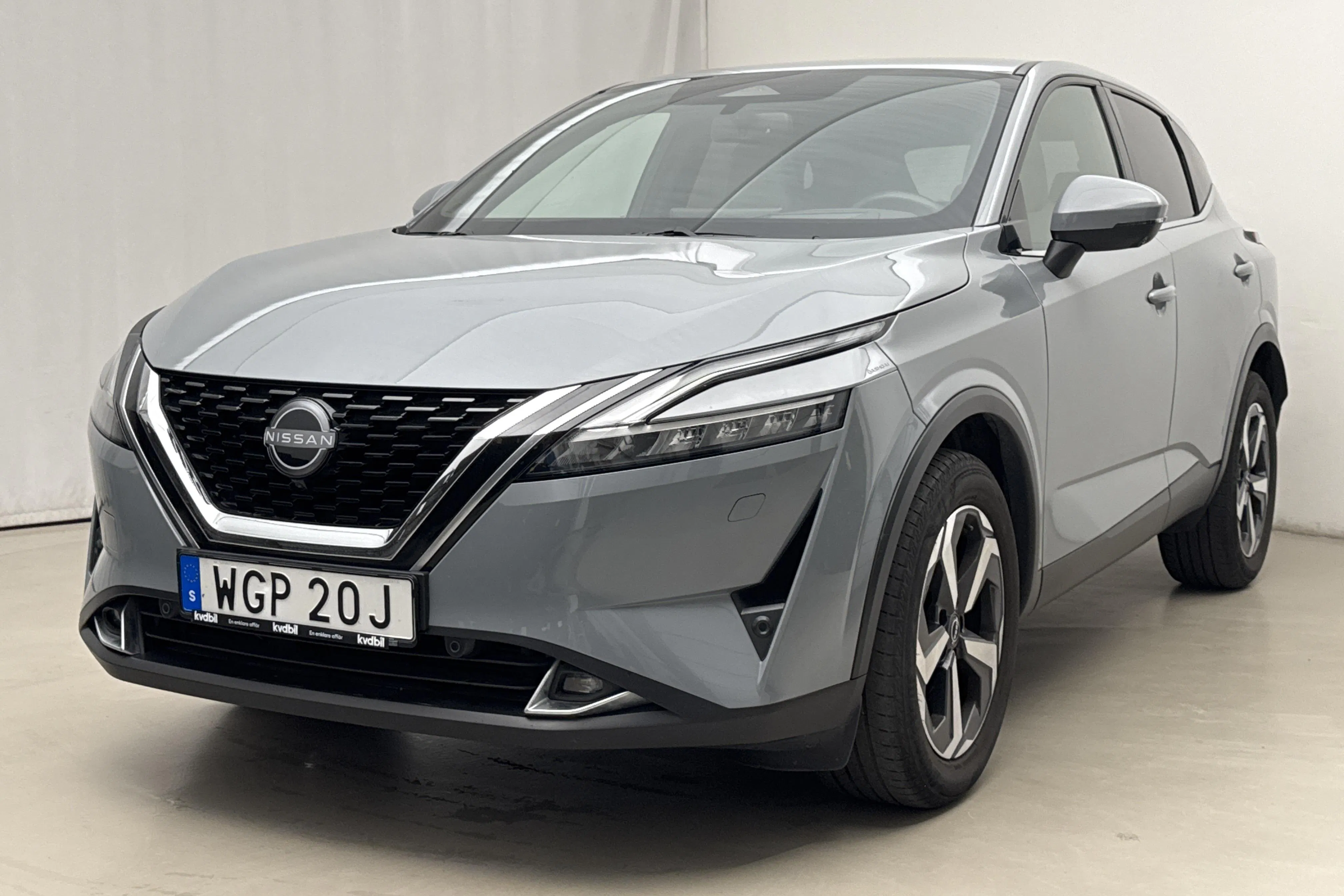 Presentation photo 1 of 19: Nissan Qashqai 1.3 MHEV (158hk) - 74 650 km - Automatic - light grey - 2023