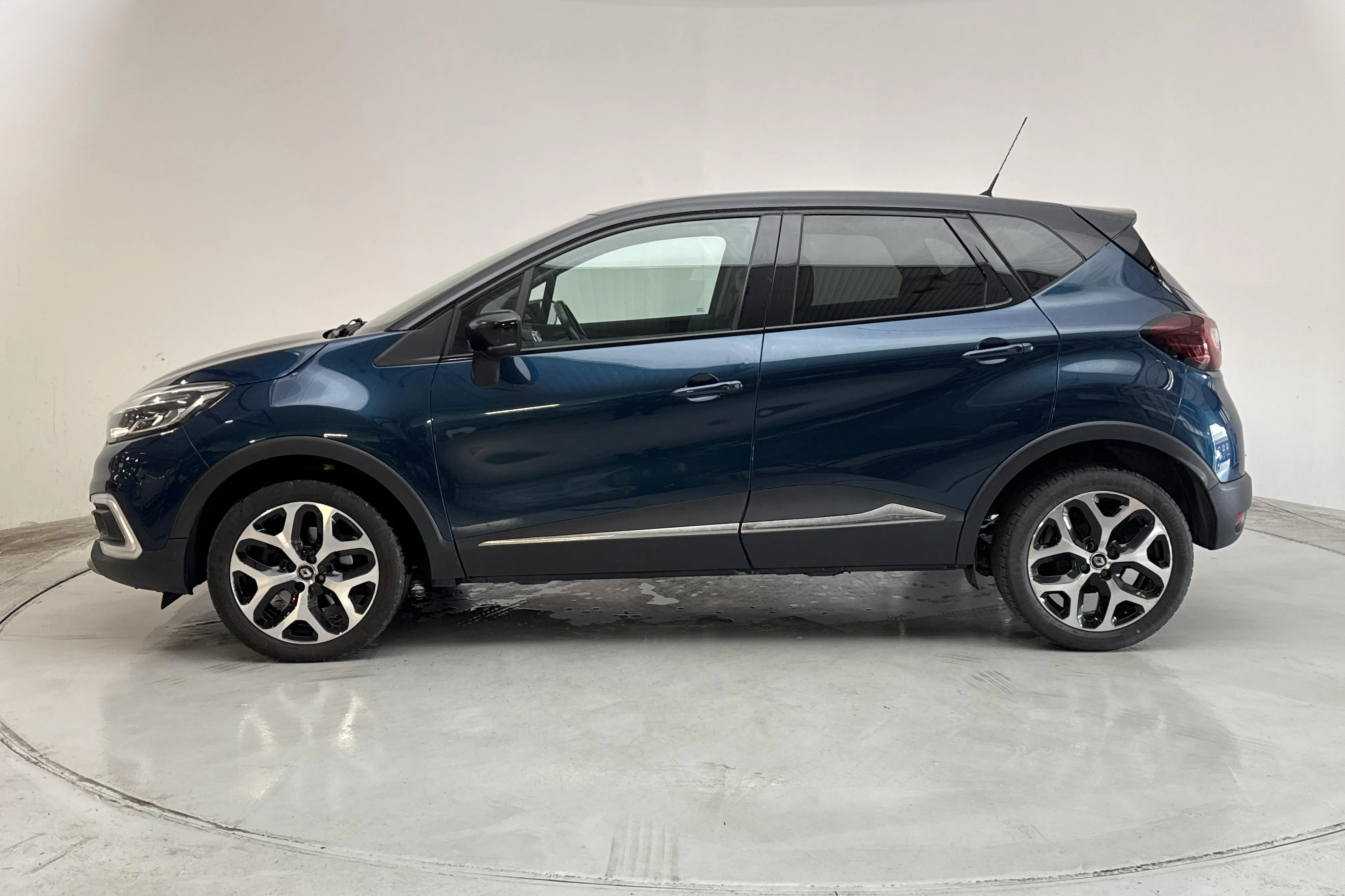 Presentation photo 2 of 13: Renault Captur 1.2 TCe (120hk) - 188 280 km - Automatic - 2018