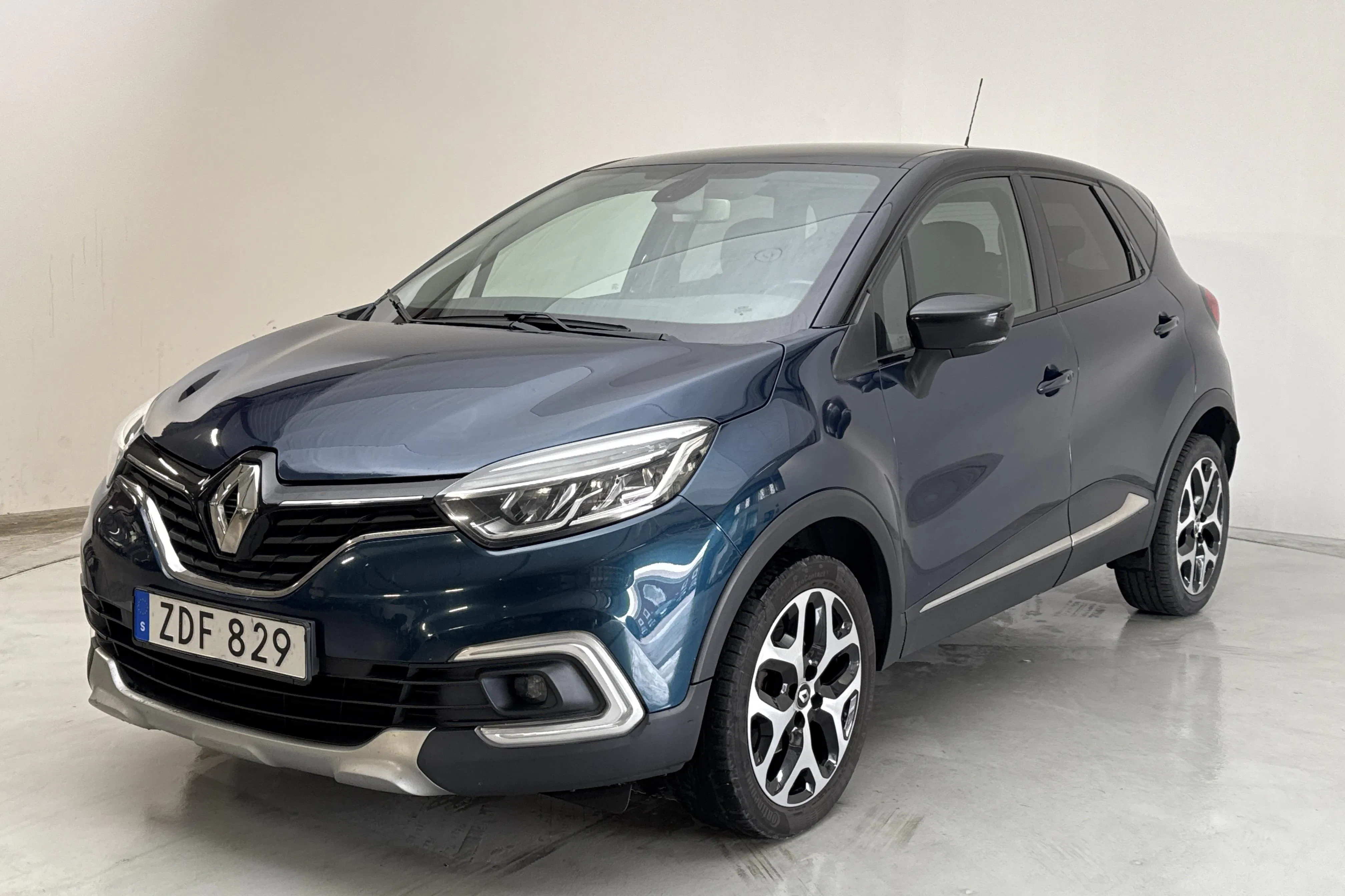 Presentation photo 1 of 13: Renault Captur 1.2 TCe (120hk) - 188 280 km - Automatic - 2018