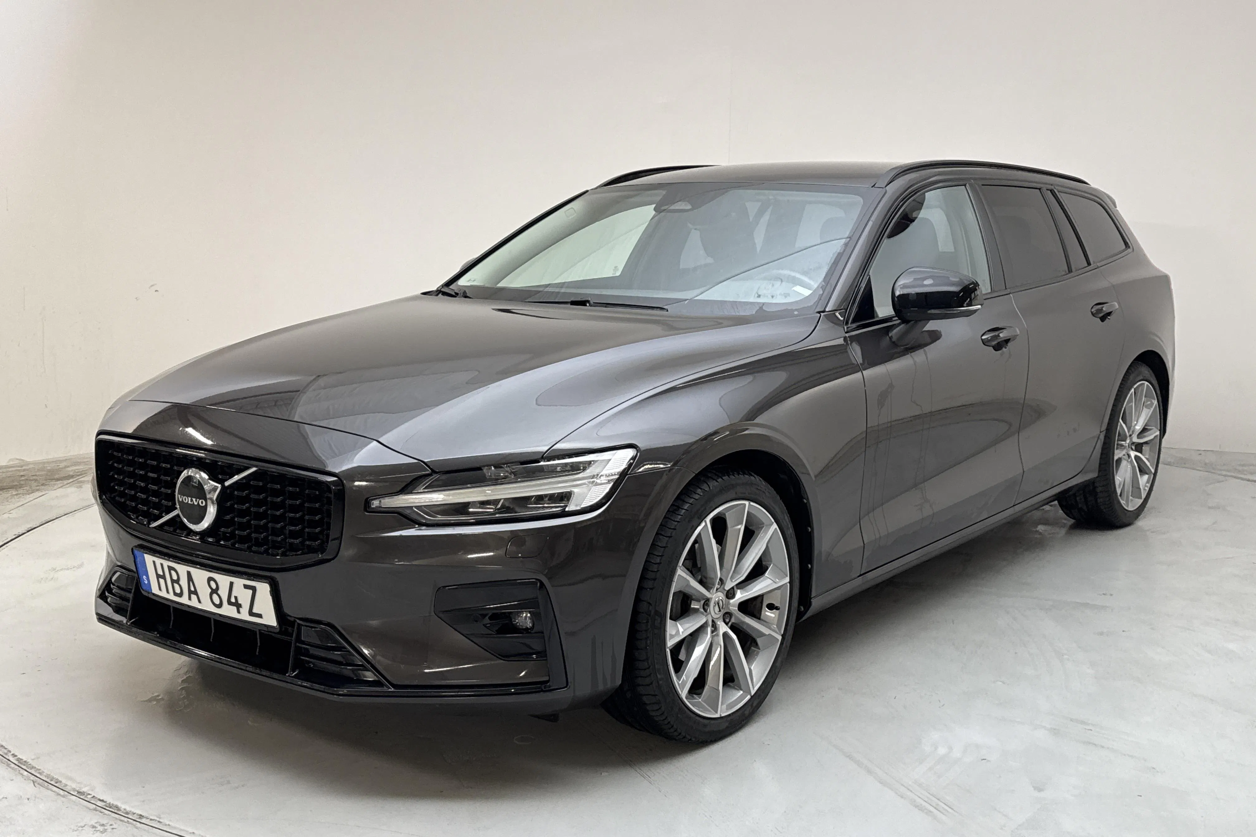 Presentation photo 1 of 15: Volvo V60 B4 Mildhybrid, Diesel (197hk) - 223 020 km - Automatic - gray - 2023