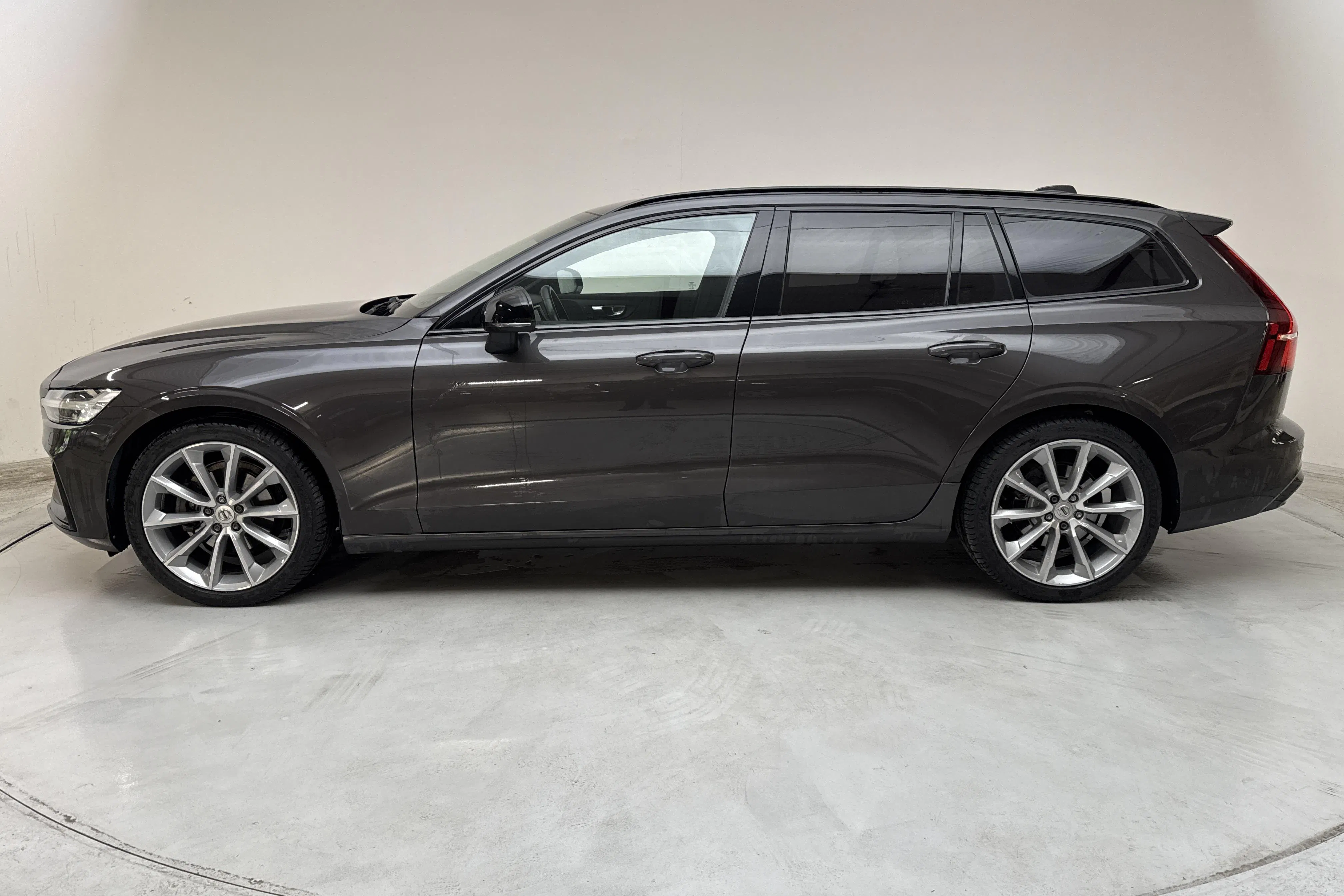 Presentation photo 2 of 15: Volvo V60 B4 Mildhybrid, Diesel (197hk) - 223 020 km - Automatic - gray - 2023