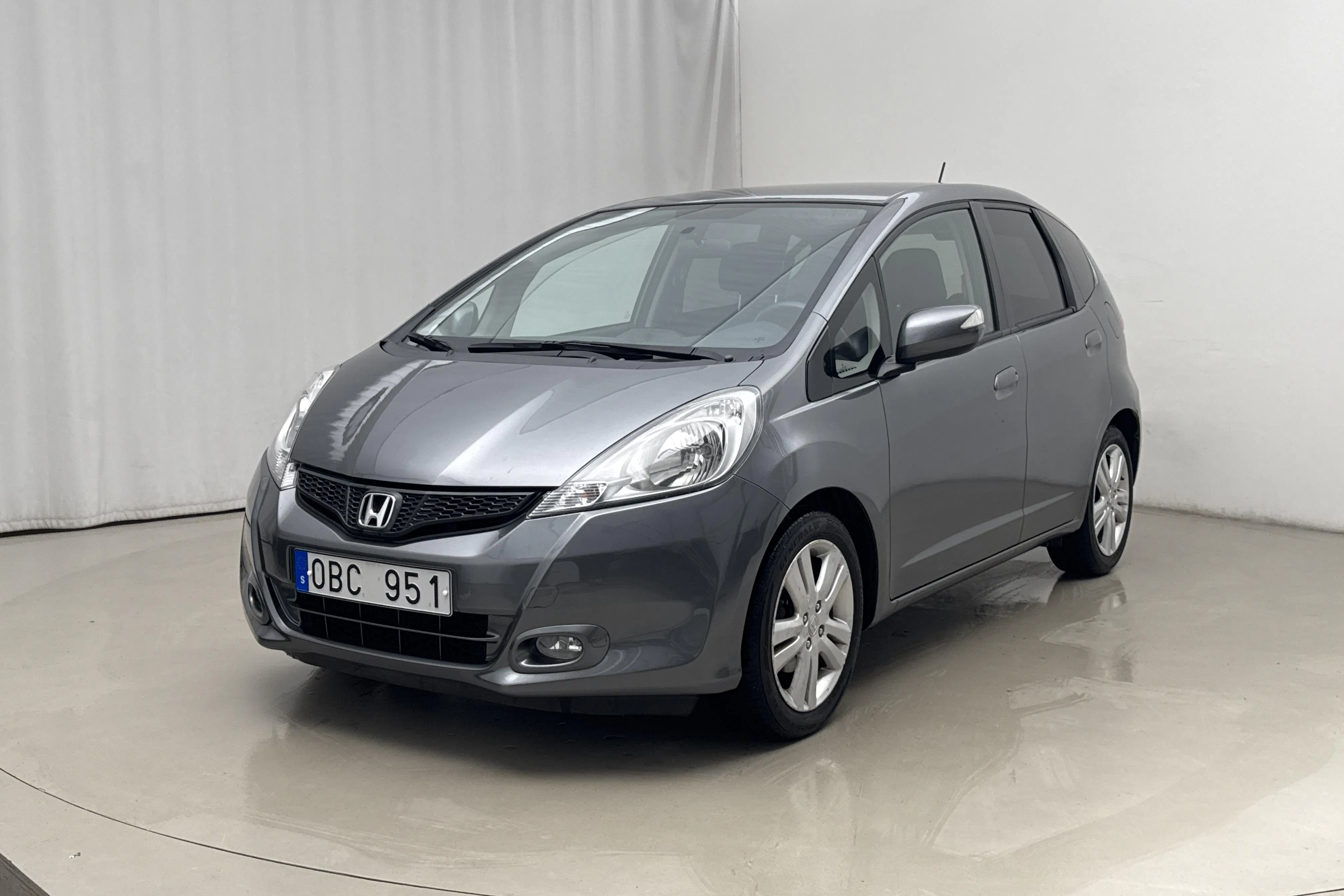 Presentationsfoto 1 av 12: Honda Jazz 1.4 (100hk) - 13 913 mil - Automat - Ljusgrå - 2014