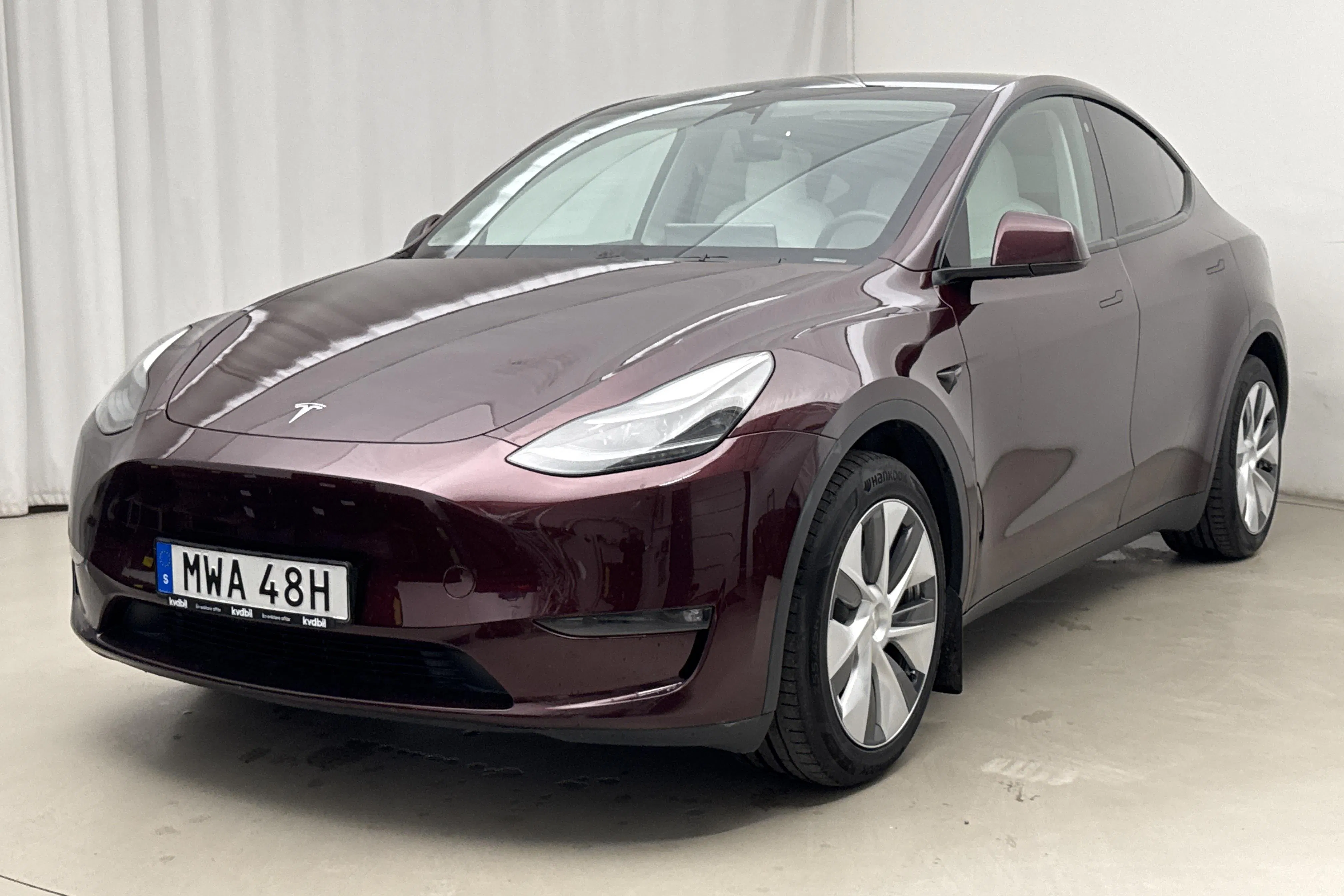 Presentationsfoto 1 av 24: Tesla Model Y Long Range Dual Motor AWD - 3 947 mil - Automat - röd - 2024