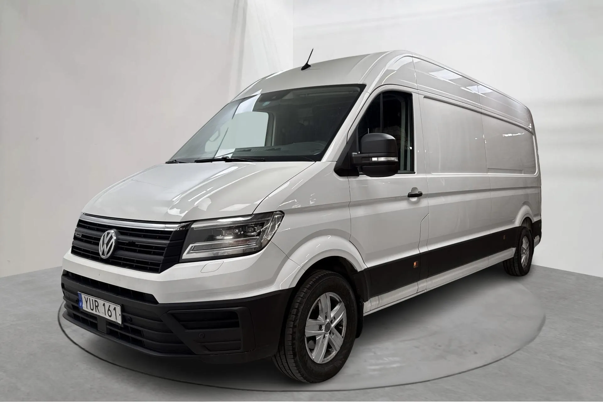 Presentationsfoto 1 av 18: VW Crafter 35 2.0 TDI Skåp 4Motion (177hk) - 19 465 mil - Automat - vit - 2019