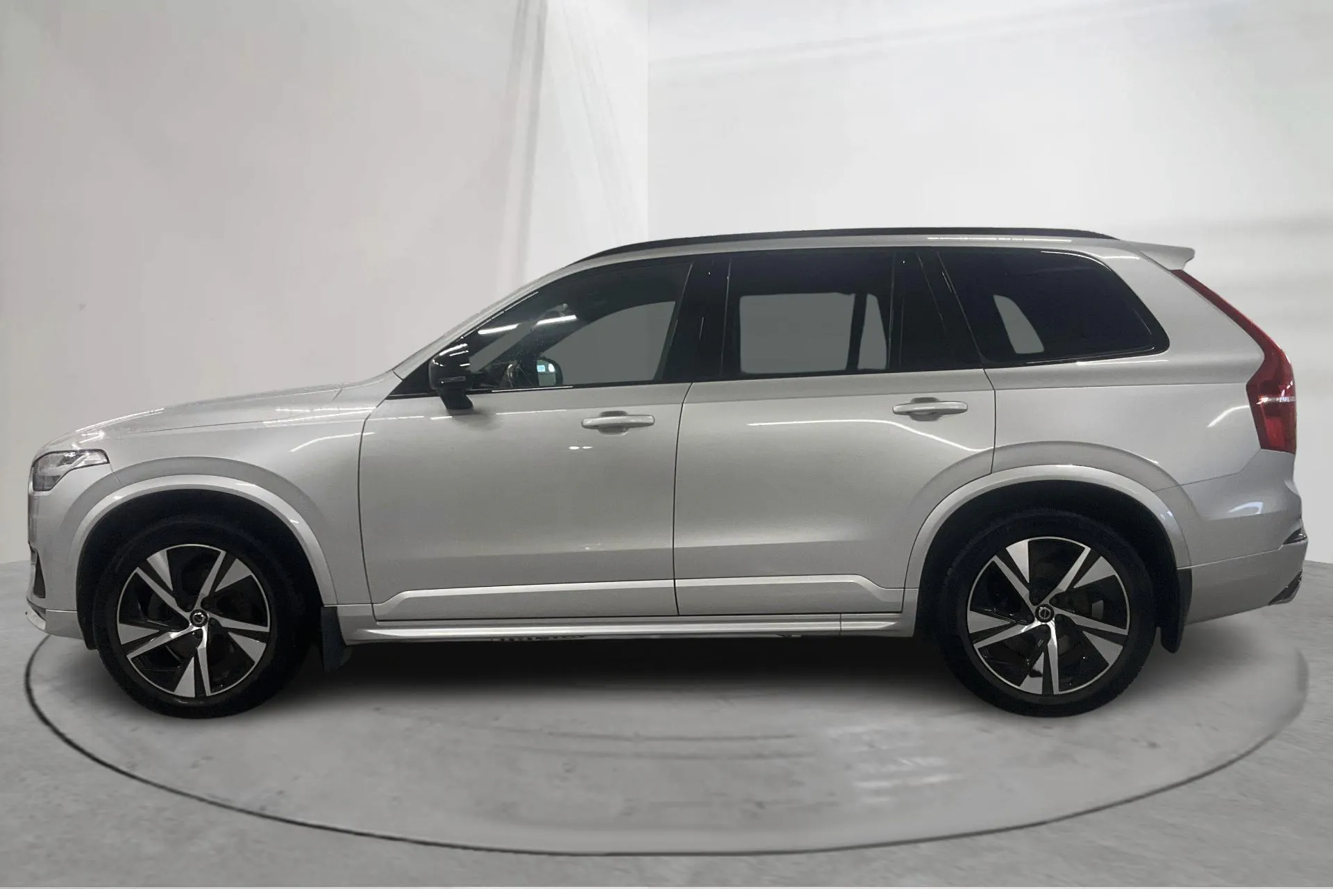 Presentationsfoto 2 av 29: Volvo XC90 B5 Mildhybrid, Diesel AWD (235hk) - 17 525 mil - Automat - silver - 2020