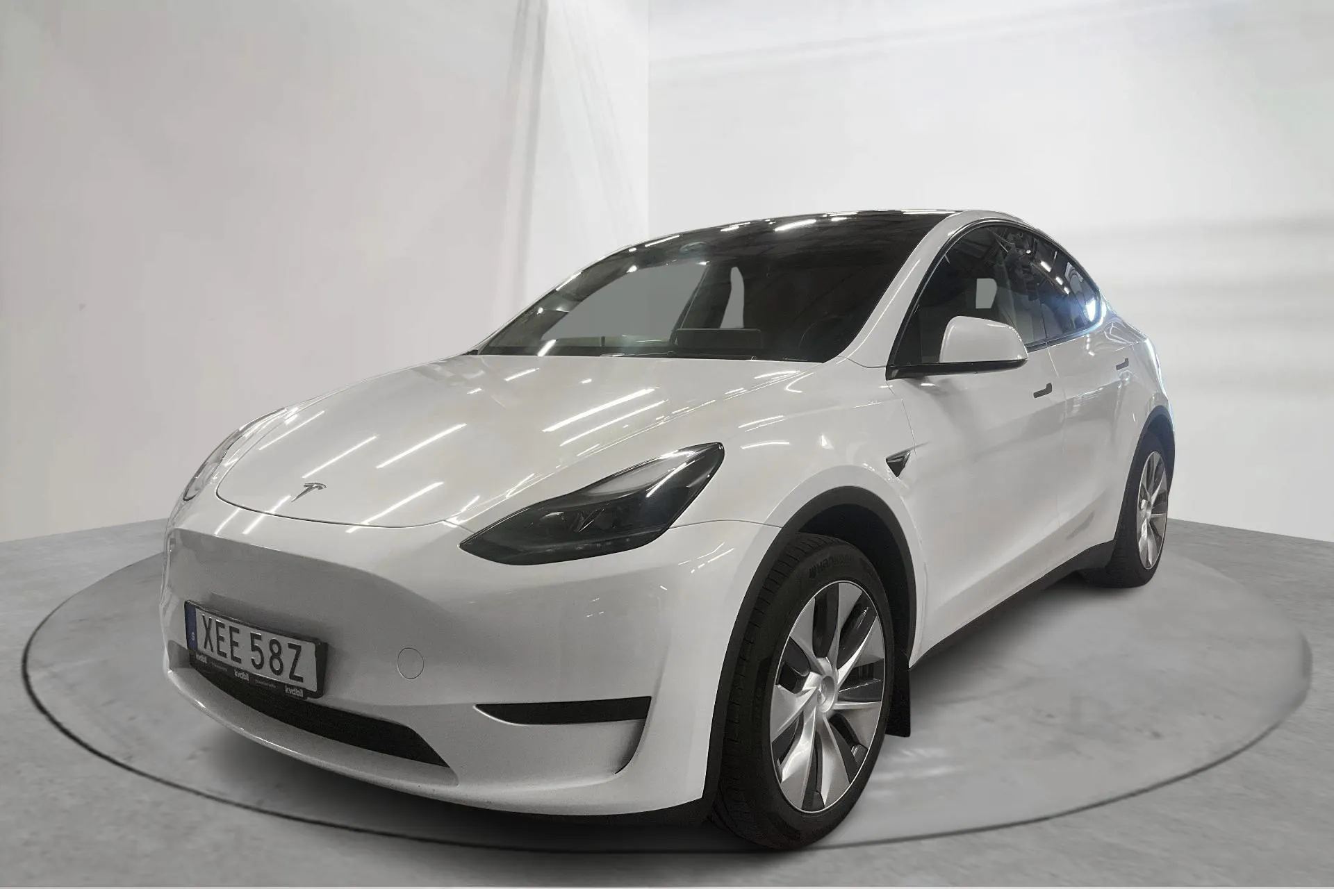 Presentation photo 1 of 21: Tesla Model Y RWD - 92 740 km - Automatic - white - 2023