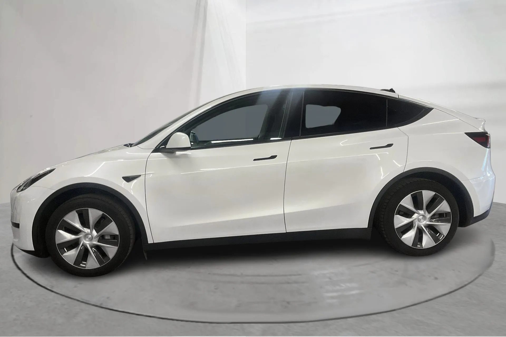 Presentation photo 2 of 21: Tesla Model Y RWD - 92 740 km - Automatic - white - 2023