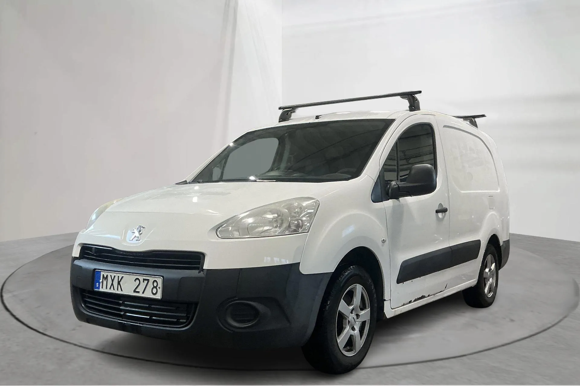 Presentation photo 1 of 15: Peugeot Partner Tepee 1.6 HDi (90hk) - 207 710 km - Manual - white - 2012