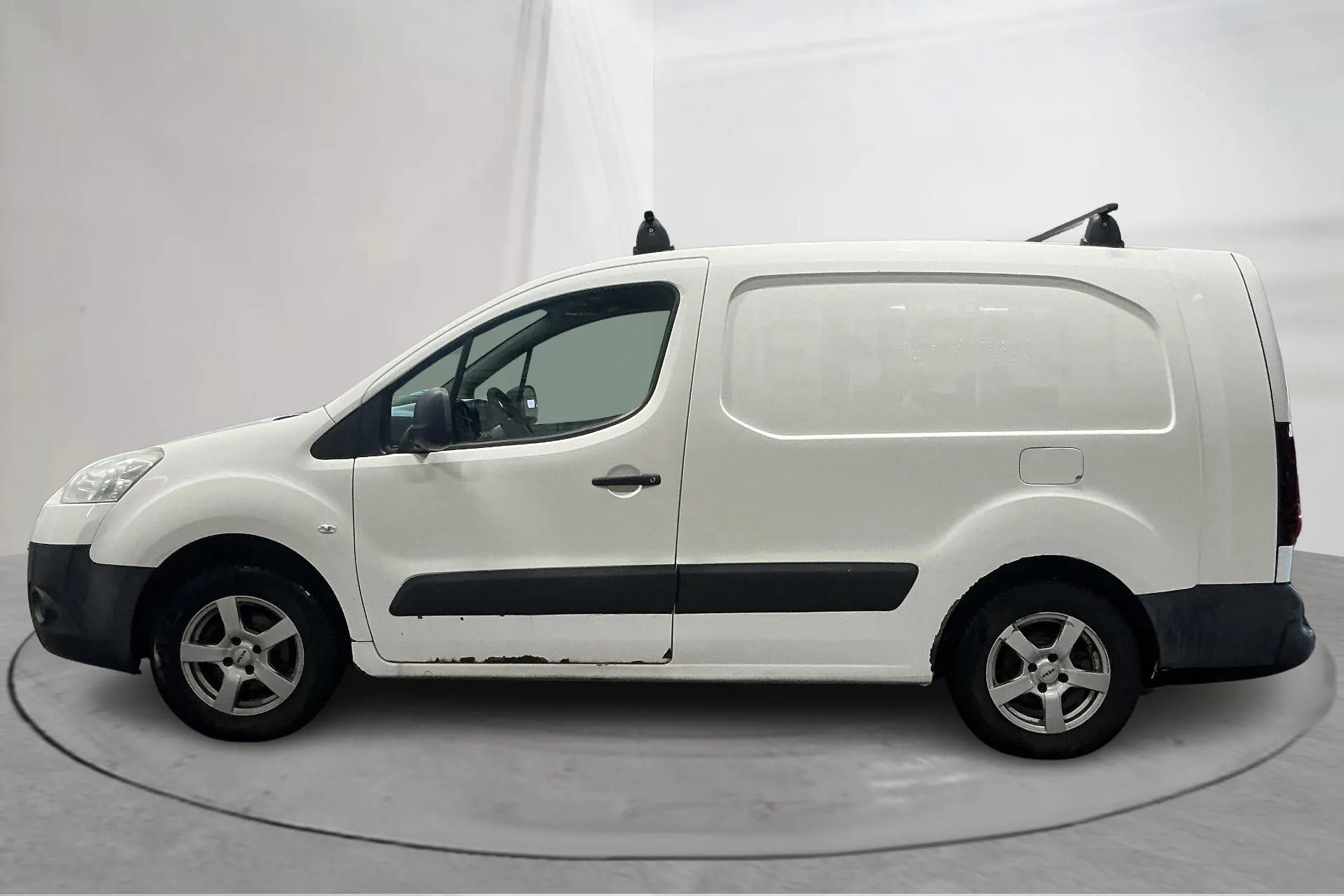 Presentation photo 2 of 15: Peugeot Partner Tepee 1.6 HDi (90hk) - 207 710 km - Manual - white - 2012