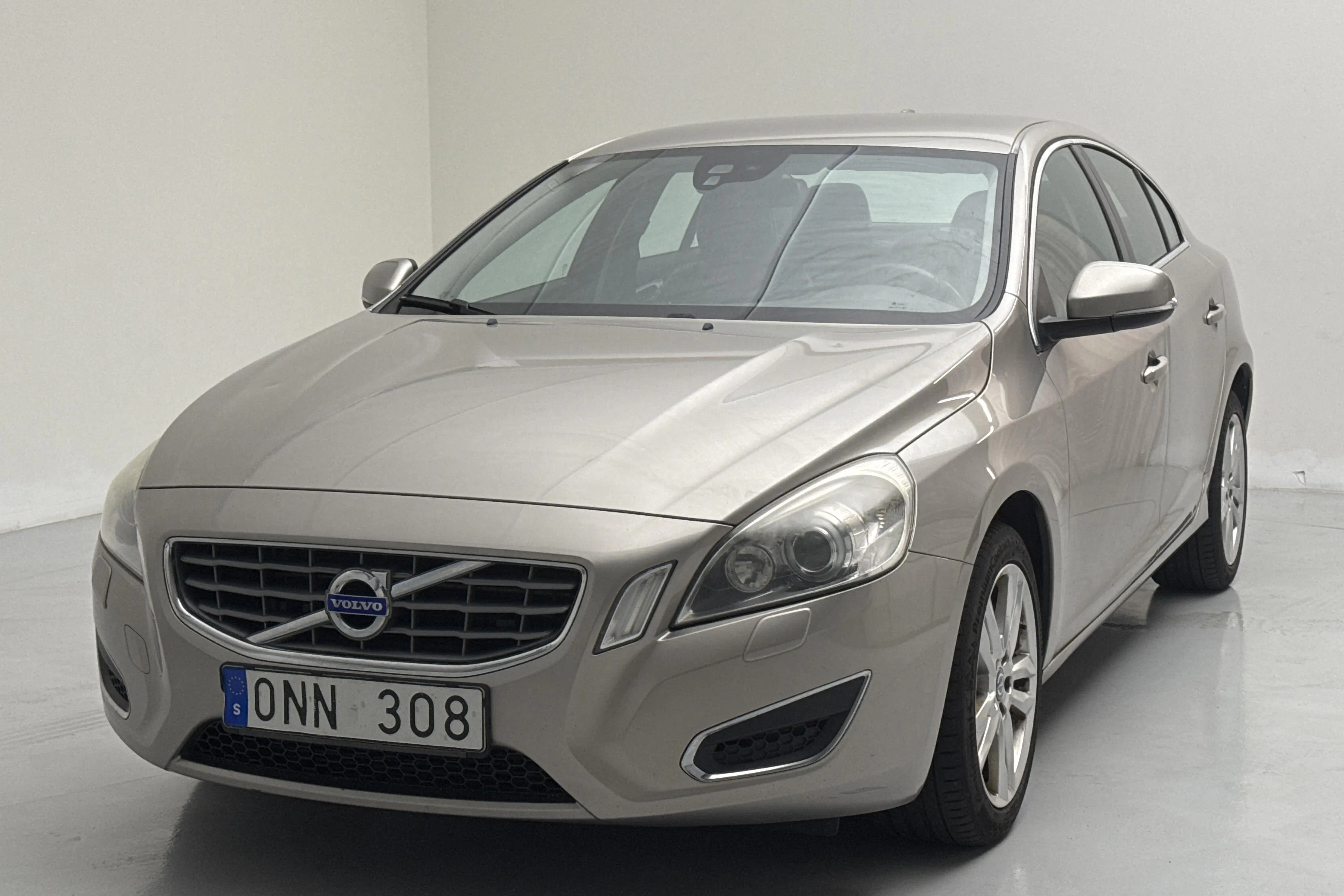 Presentation photo 1 of 12: Volvo S60 2.0T (203hk) - 278 060 km - Automatic - light brown - 2011