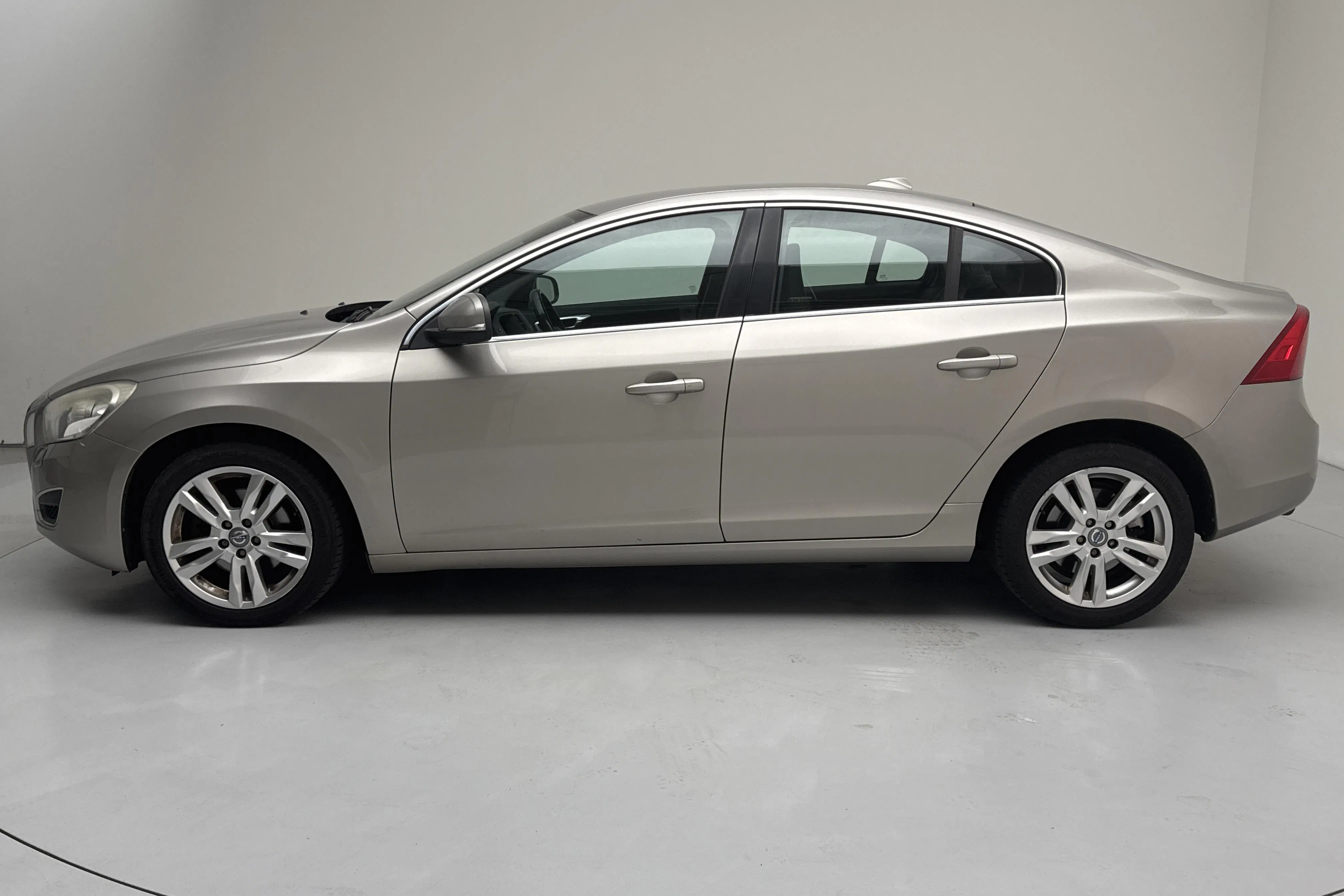 Presentation photo 2 of 12: Volvo S60 2.0T (203hk) - 278 060 km - Automatic - light brown - 2011