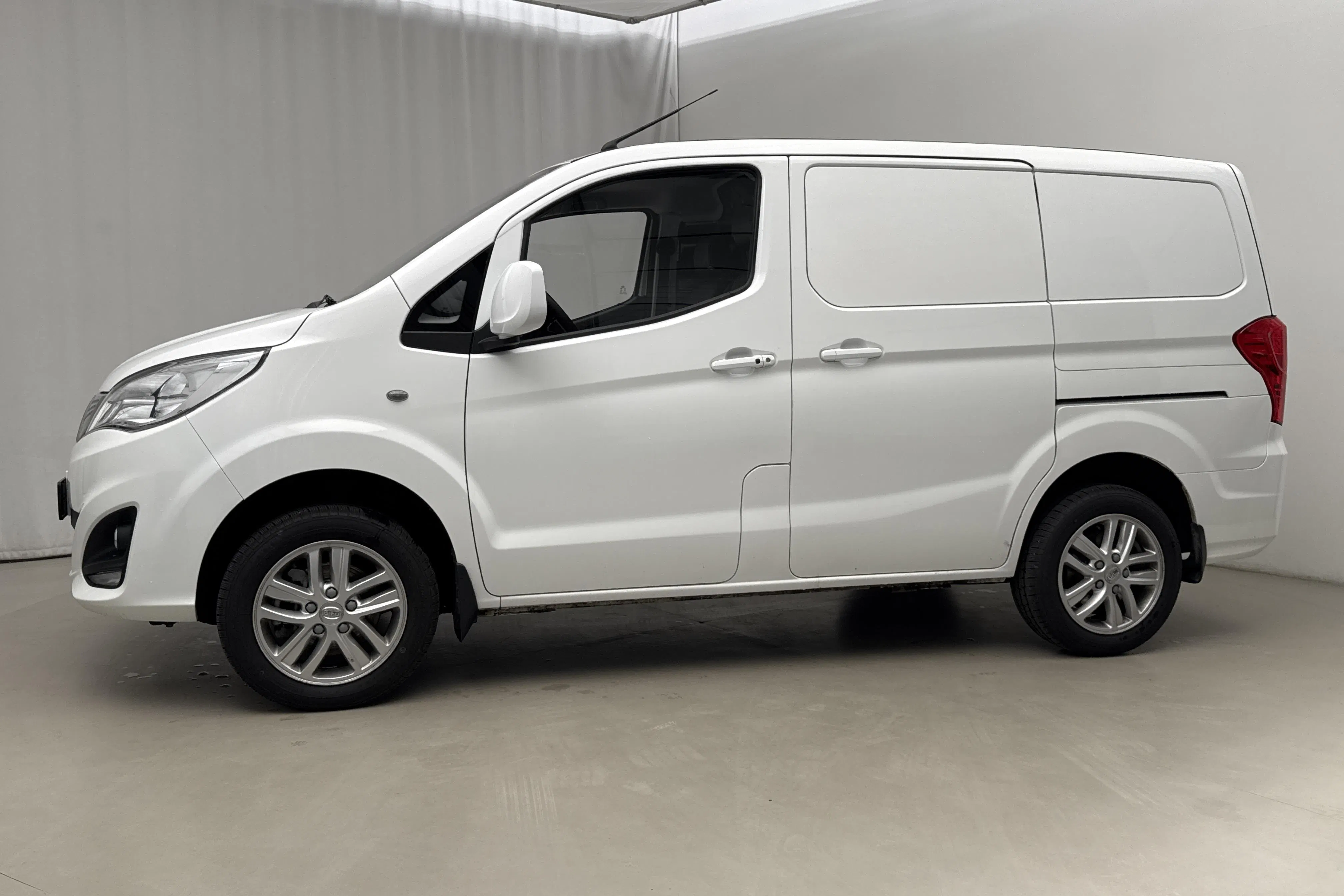 Presentation photo 2 of 17: BYD eTP3 45kWh (100hk) - 7 890 km - Automatic - white - 2023