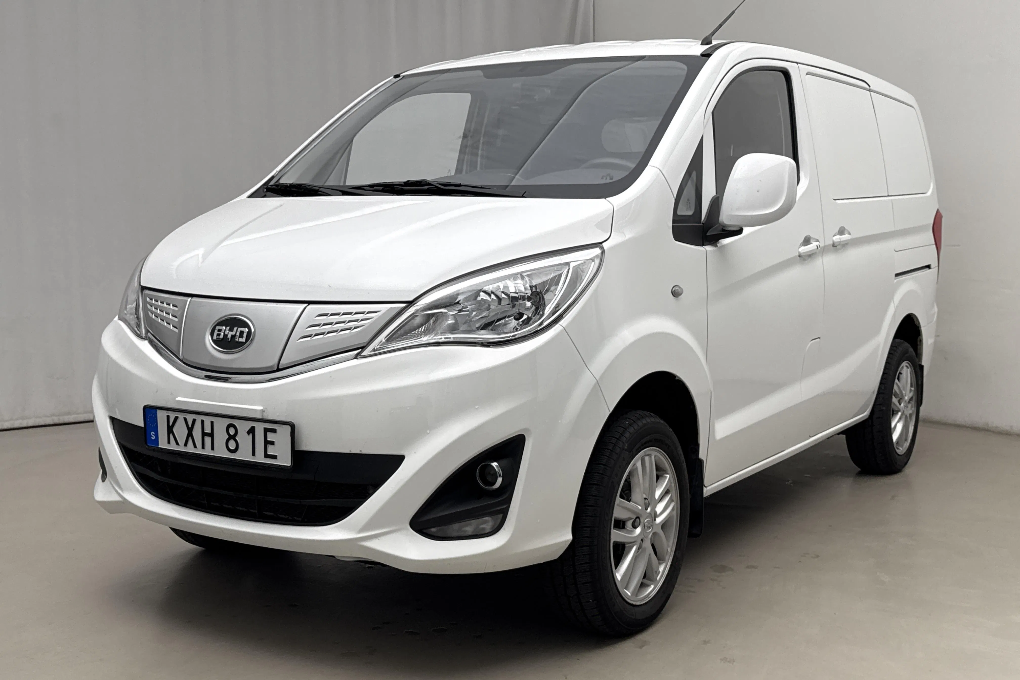 Presentation photo 1 of 17: BYD eTP3 45kWh (100hk) - 7 890 km - Automatic - white - 2023
