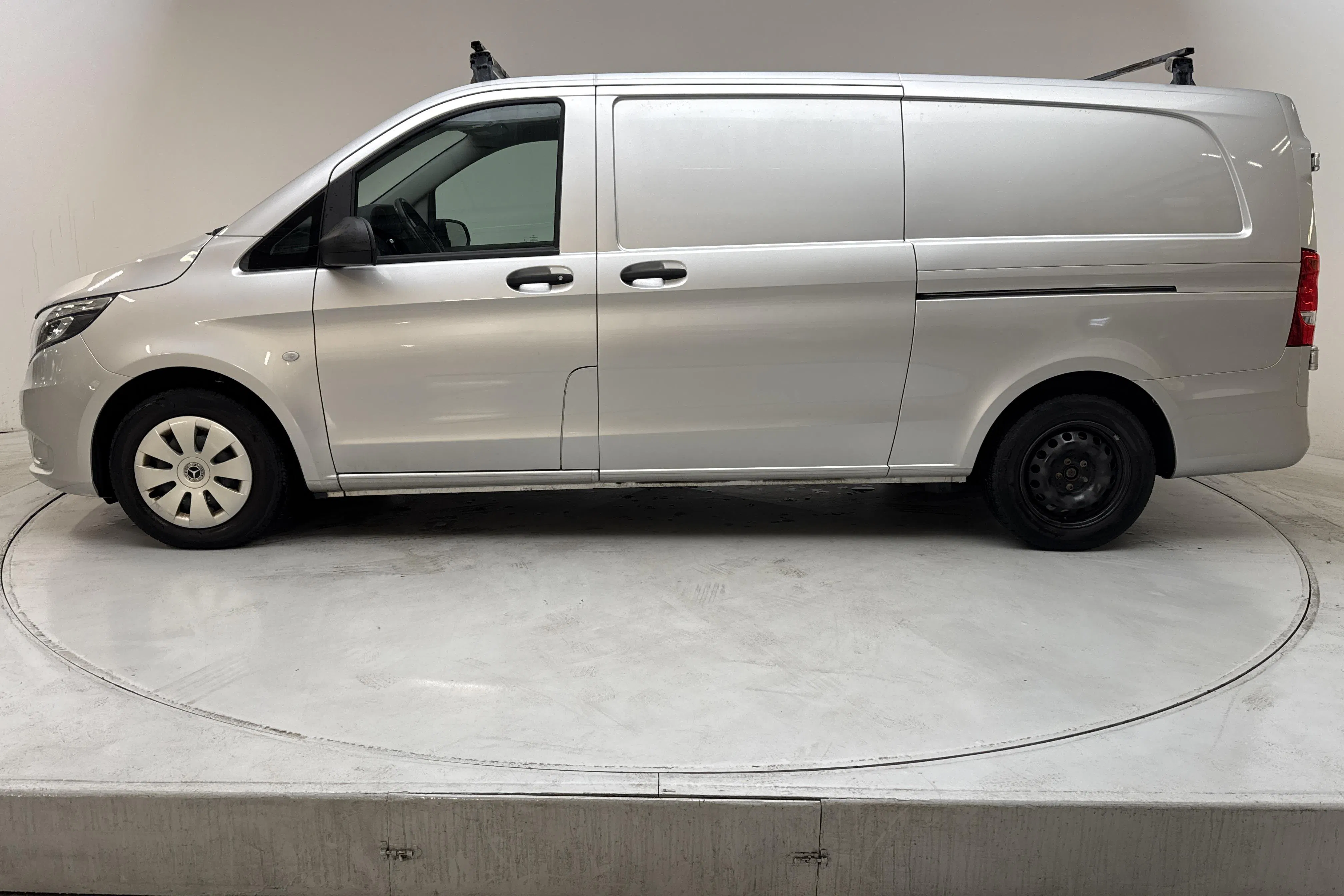 Presentationsfoto 2 av 12: Mercedes Vito 116 CDI W640 (163hk) - 14 190 mil - Automat - silver - 2021