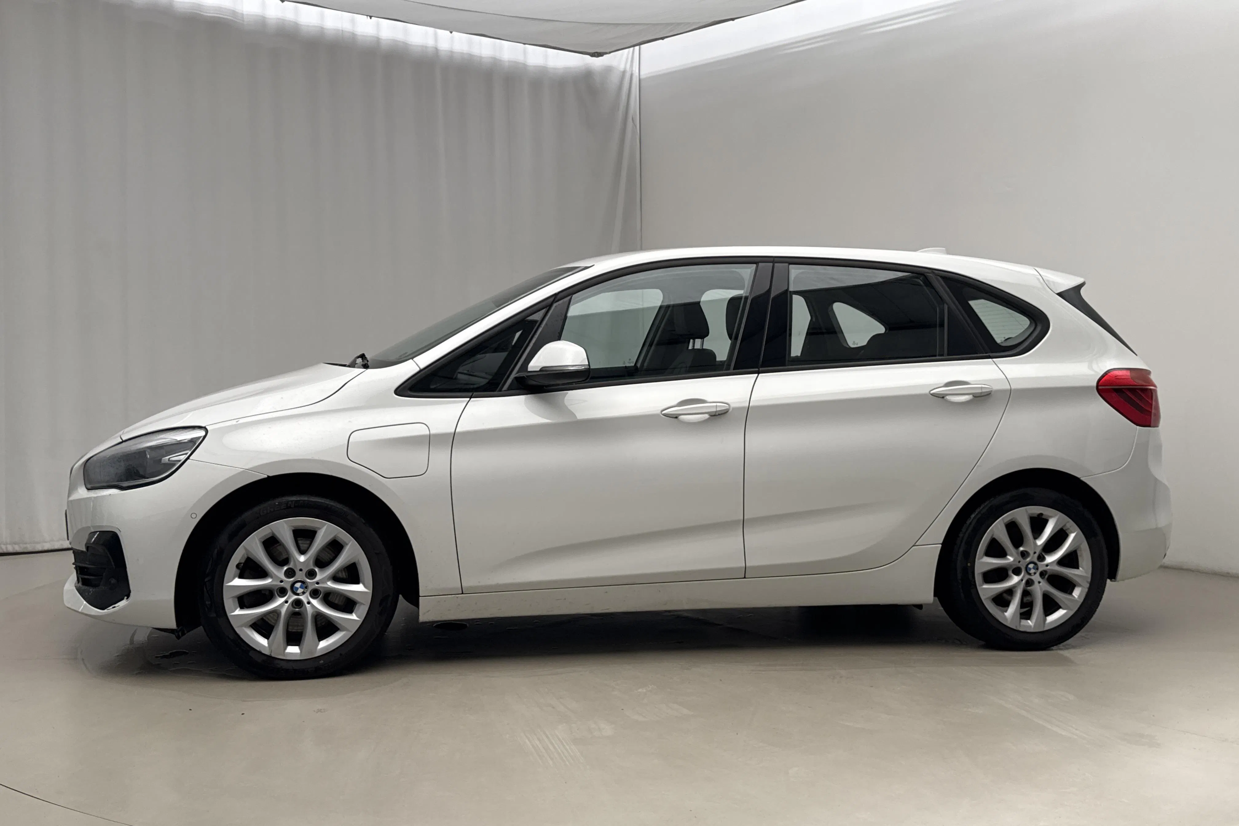 Presentation photo 2 of 21: BMW 225xe Active Tourer LCI iPerformance 9,7kWh, F45 (224hk) - 133 780 km - Automatic - white - 2020