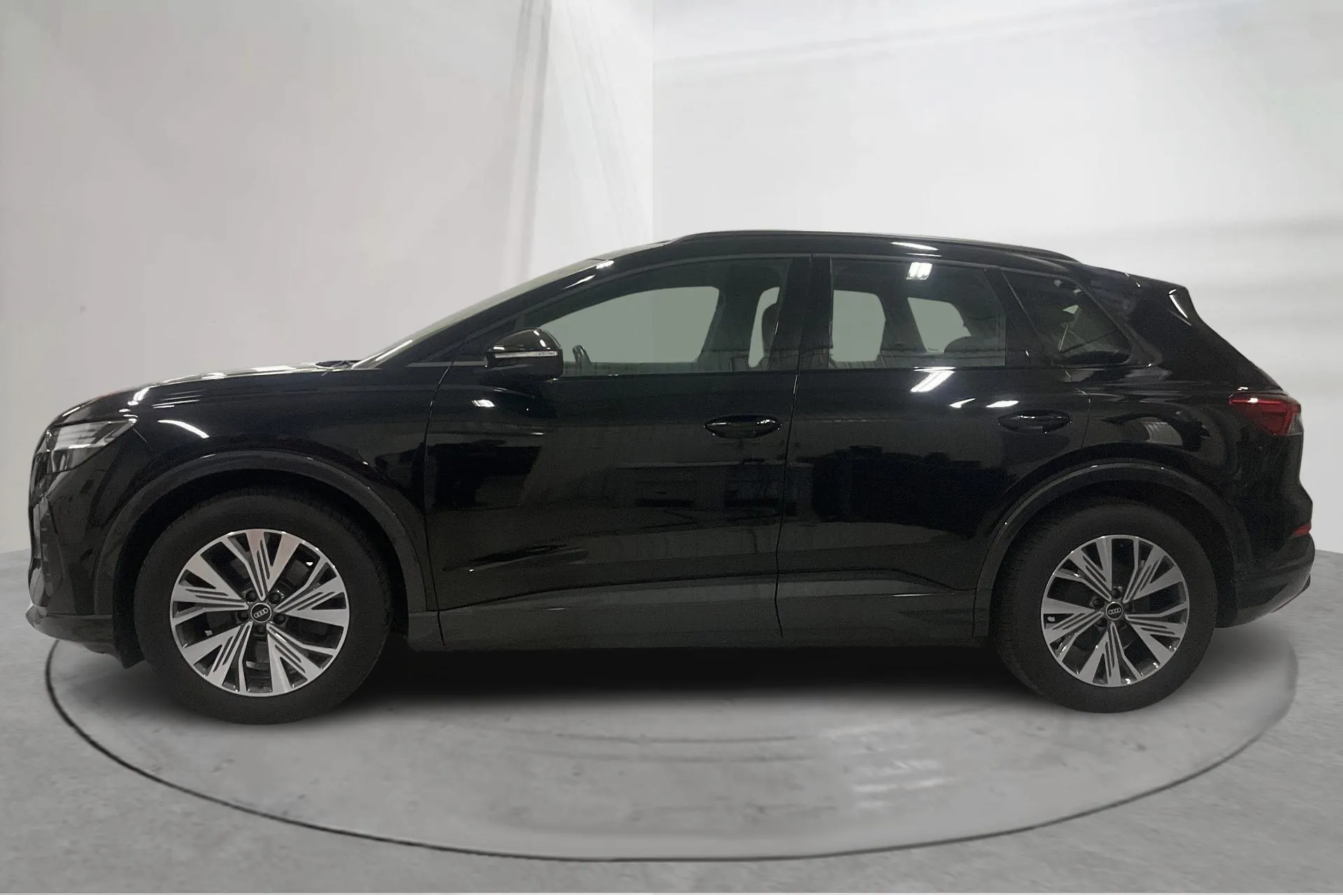 Presentationsfoto 2 av 20: Audi Q4 40 e-tron 77kWh (204hk) - 6 469 mil - Automat - svart - 2023