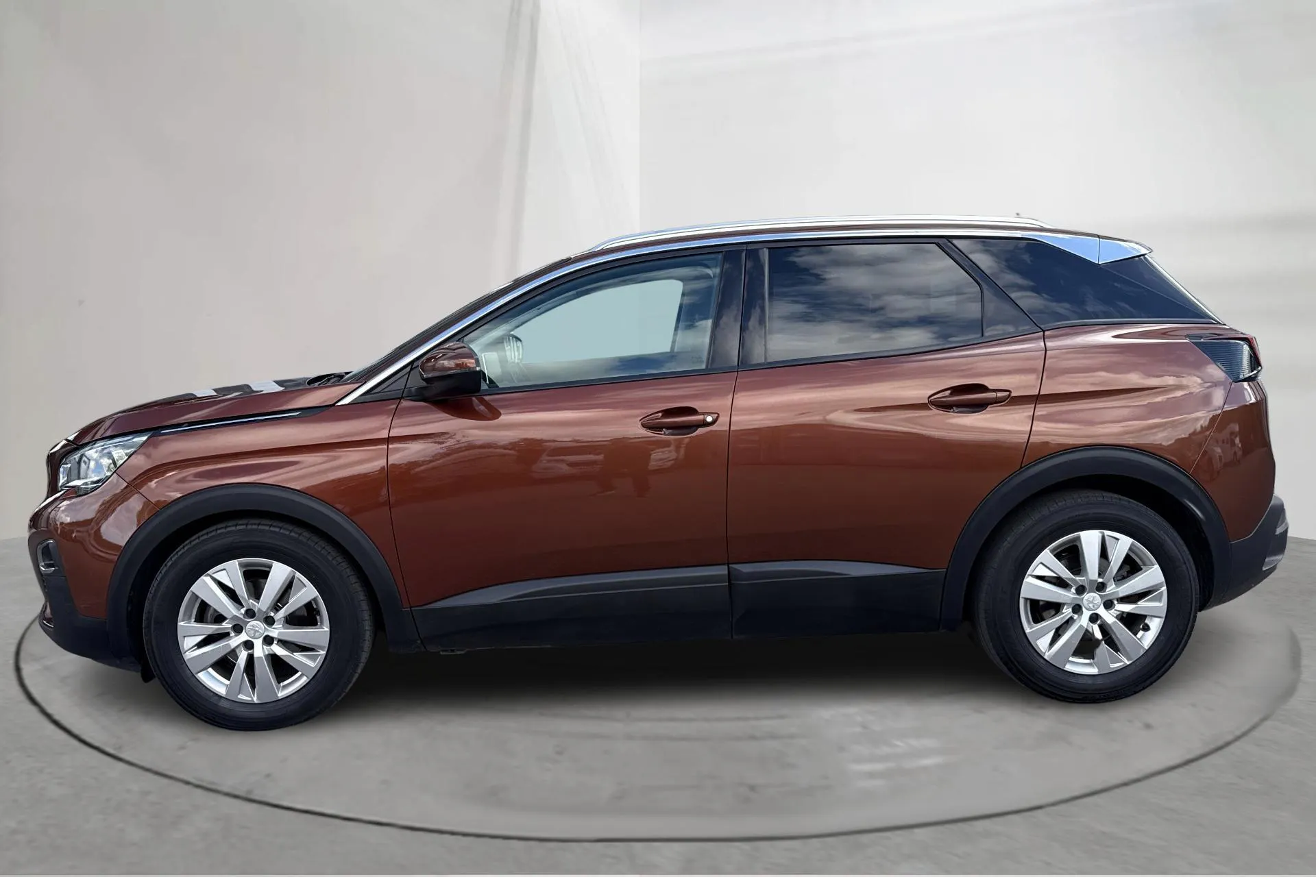 Presentationsfoto 2 av 13: Peugeot 3008 1.2 PureTech (130hk) - 21 528 mil - Automat - 2018