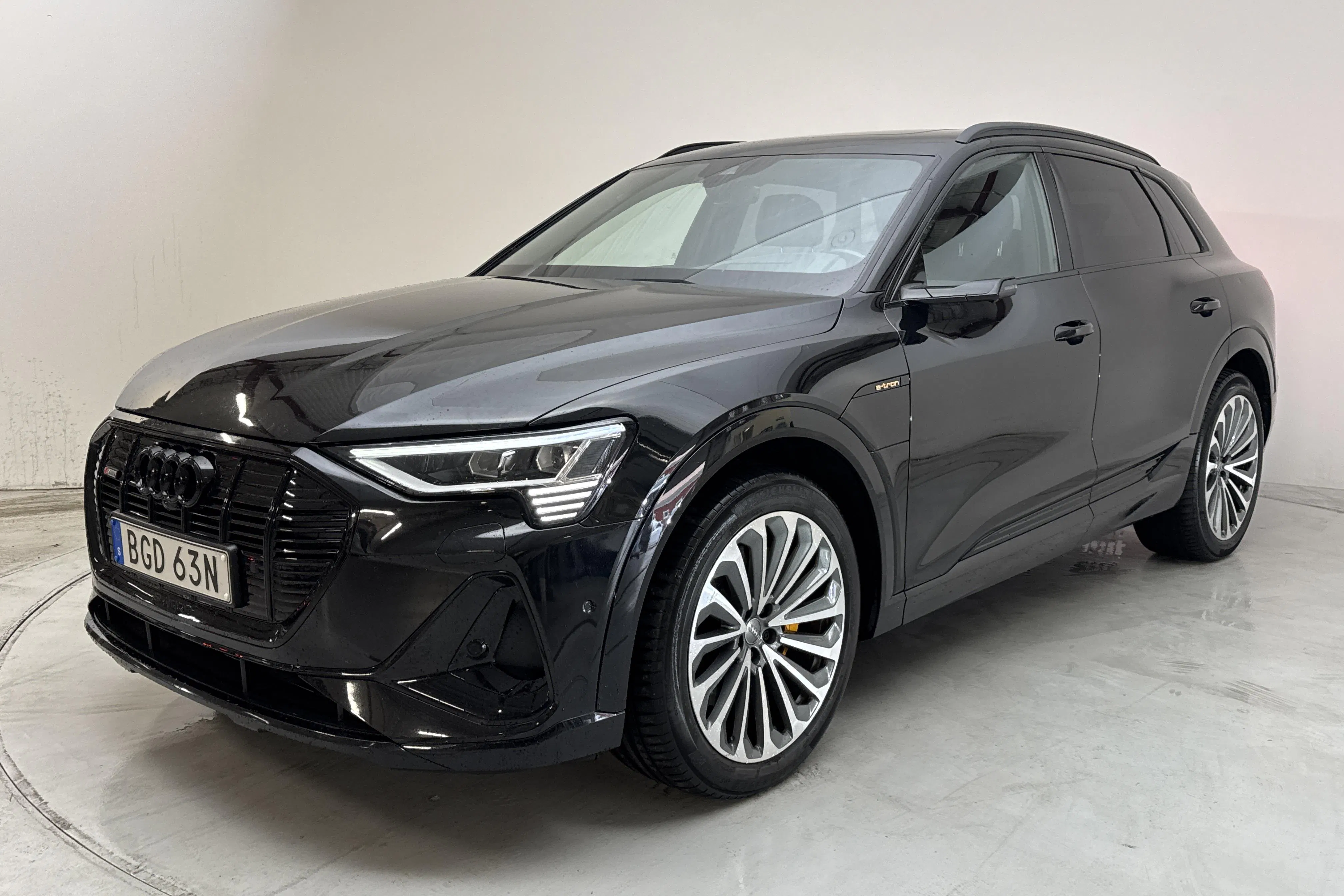Presentation photo 1 of 20: Audi e-tron 55 quattro 95kWh (360hk) - 122 140 km - Automatic - black - 2020