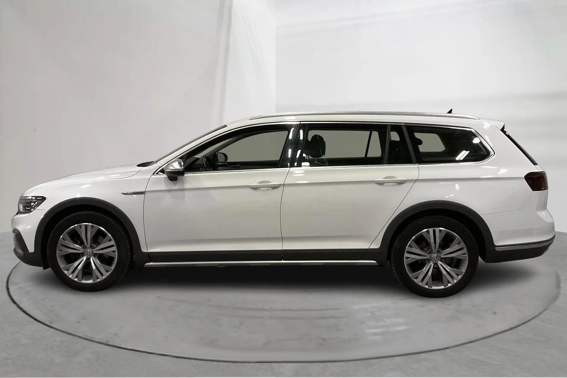 Presentation photo 2 of 18: VW Passat Alltrack 2.0 TDI 4MOTION (190hk) - 81 190 km - Automatic - white - 2020