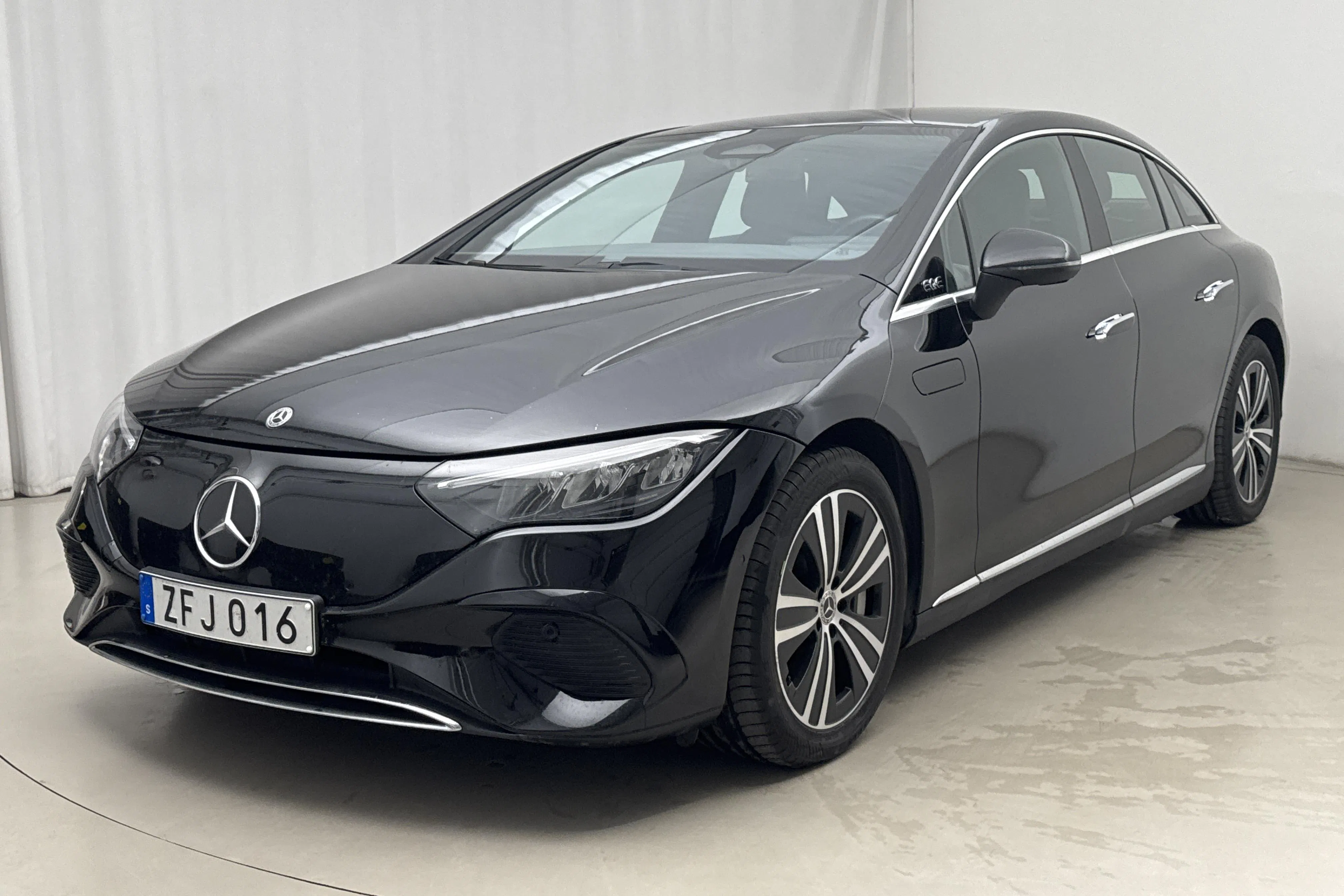 Presentation photo 1 of 21: Mercedes EQE 300 V295 (245hk) - 110 640 km - Automatic - black - 2023