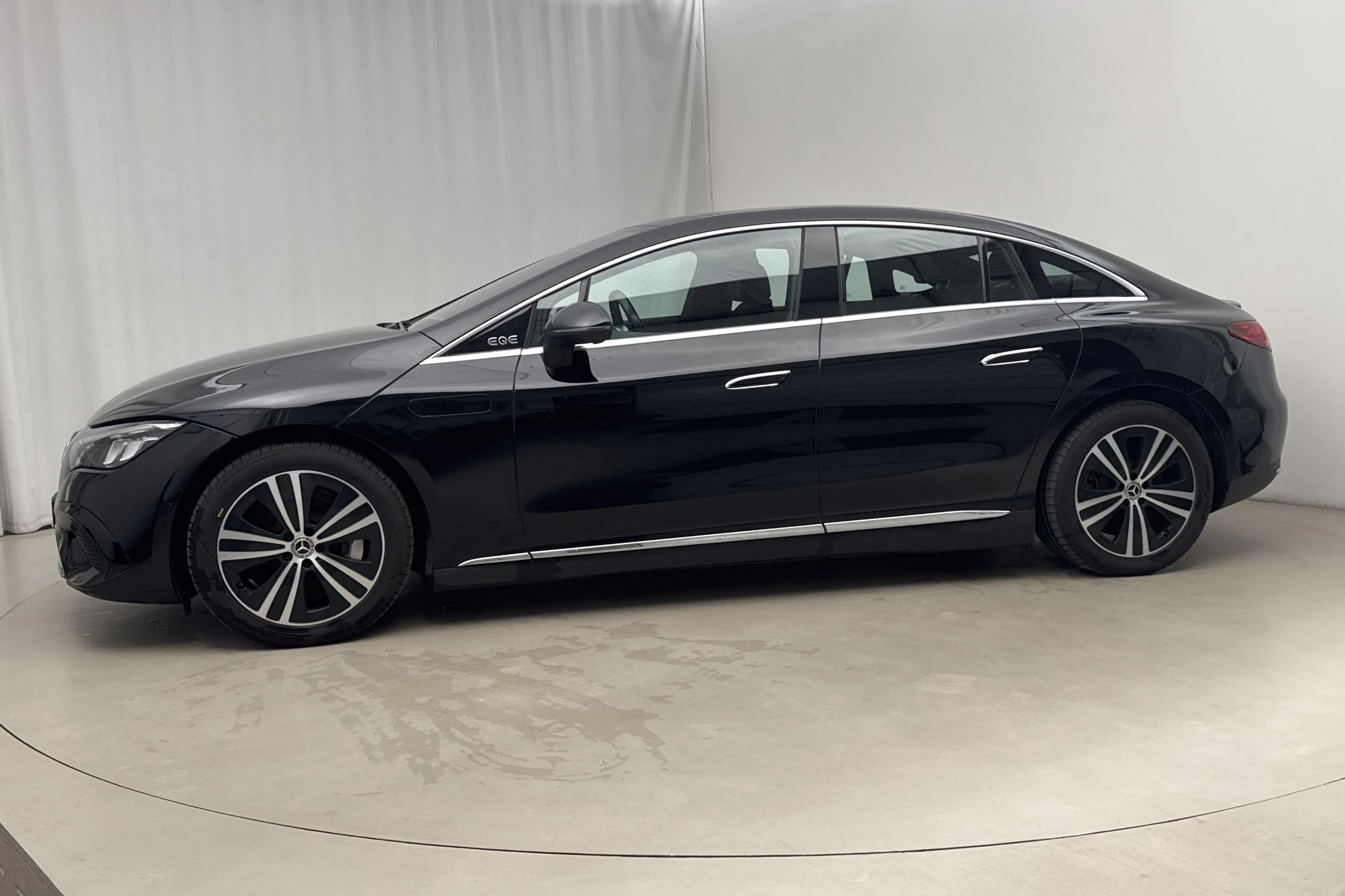 Presentation photo 2 of 21: Mercedes EQE 300 V295 (245hk) - 110 640 km - Automatic - black - 2023