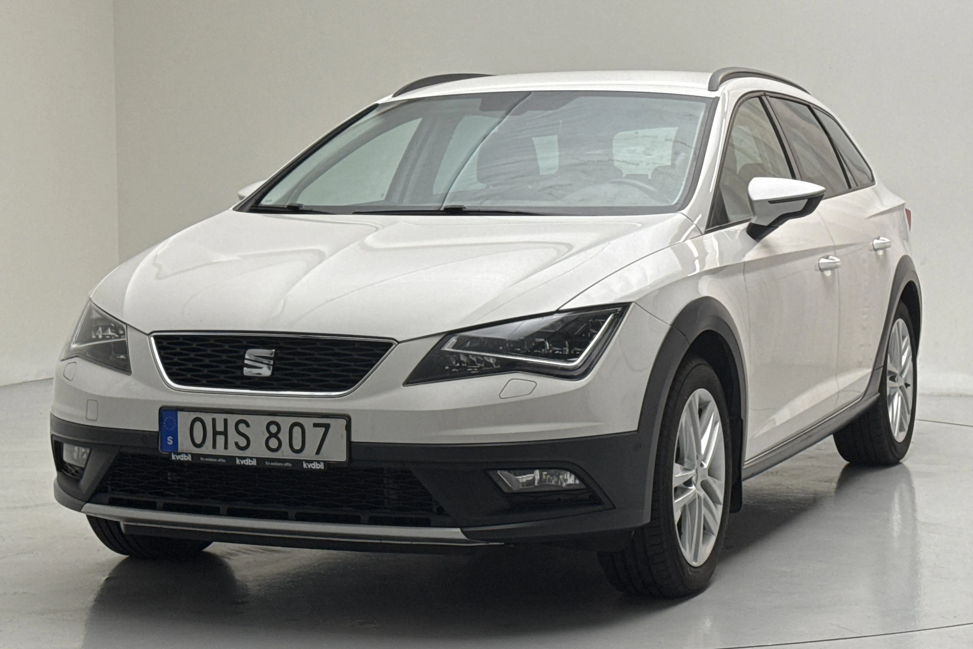 Presentation photo 1 of 14: Seat Leon 1.6 TDI ST X-Perience 4Drive (110hk) - 119 560 km - Manual - white - 2016