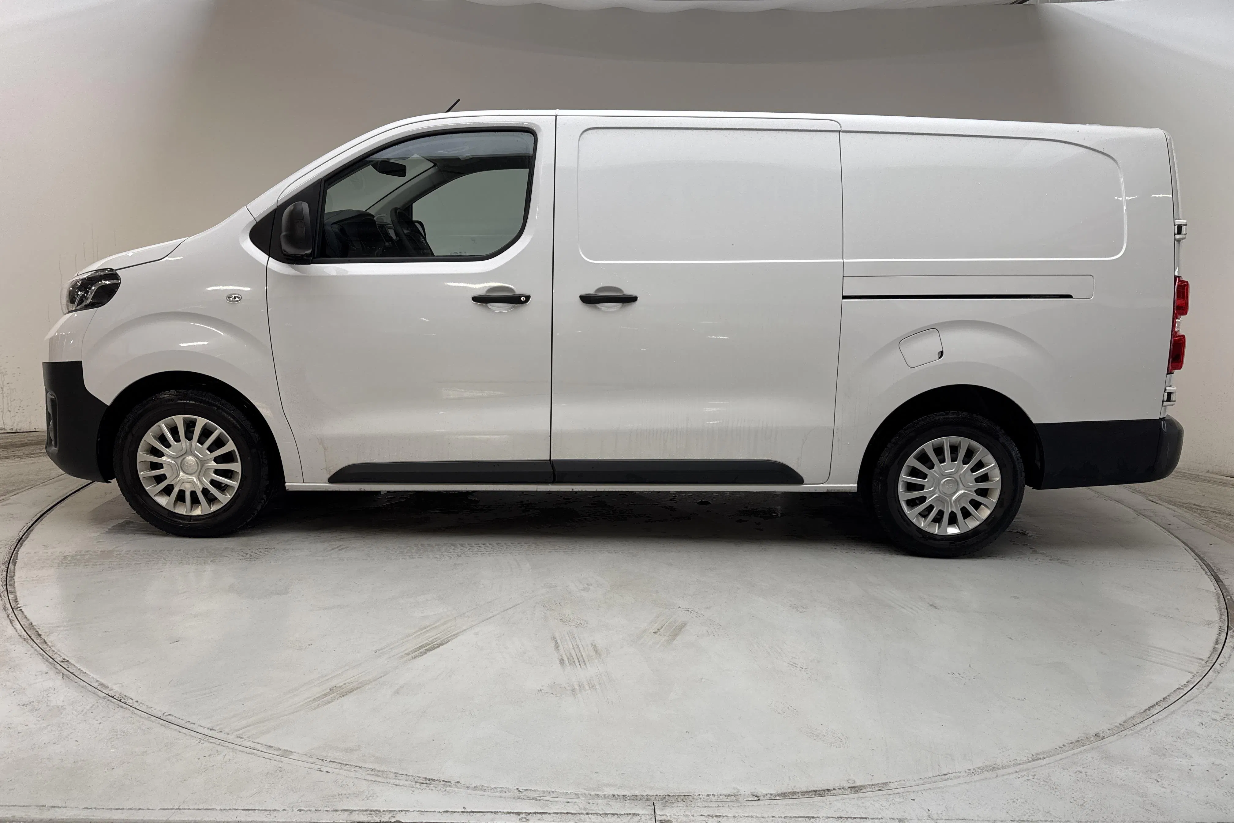 Presentation photo 2 of 13: Toyota PROACE 2.0D (145hk) - 57 510 km - Automatic - white - 2024