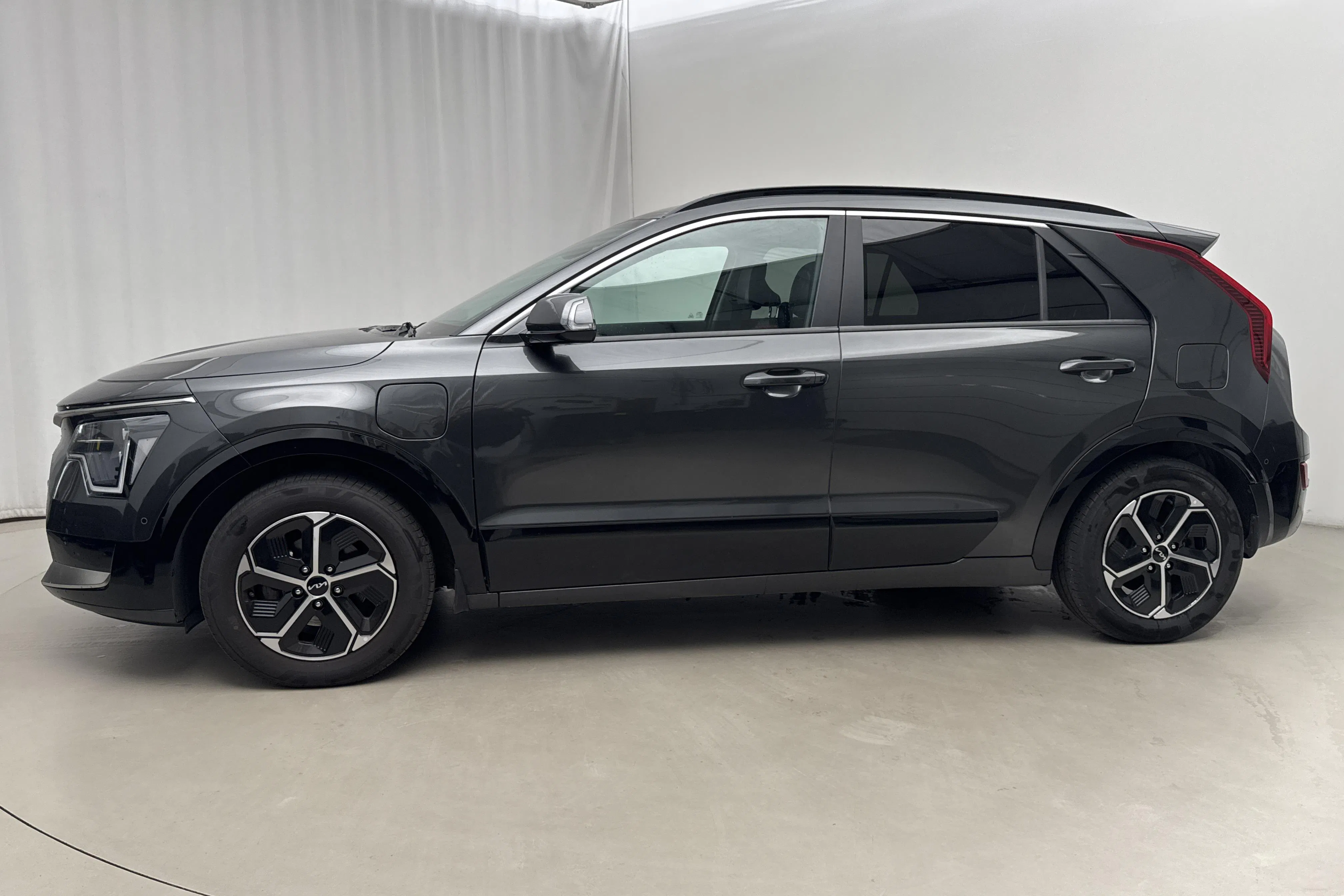 Presentationsfoto 2 av 22: KIA Niro Plug-in Hybrid (183hk) - 6 875 mil - Automat - grå - 2024